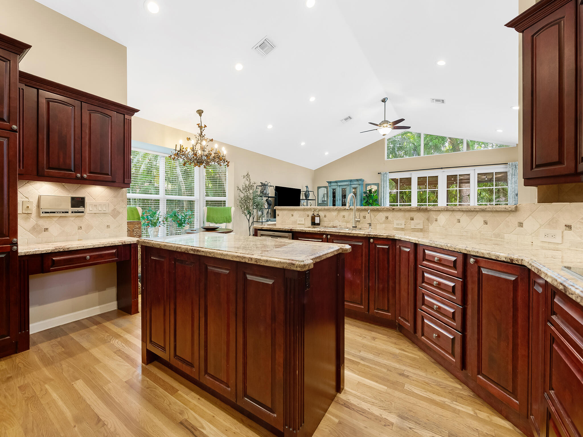 TEQUESTA LAKES - COUNTRY ISLES - Residential