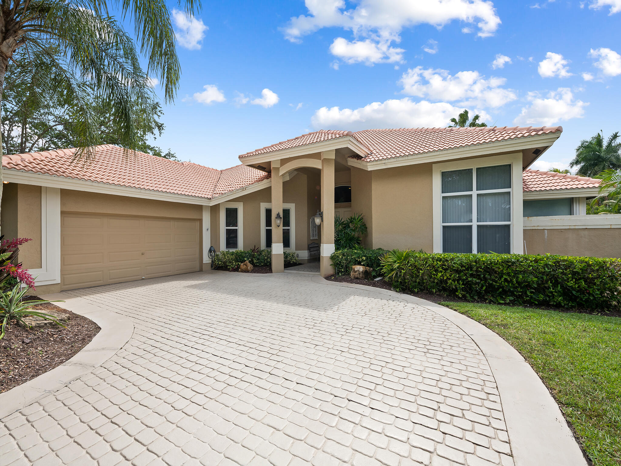 TEQUESTA LAKES - COUNTRY ISLES - Residential