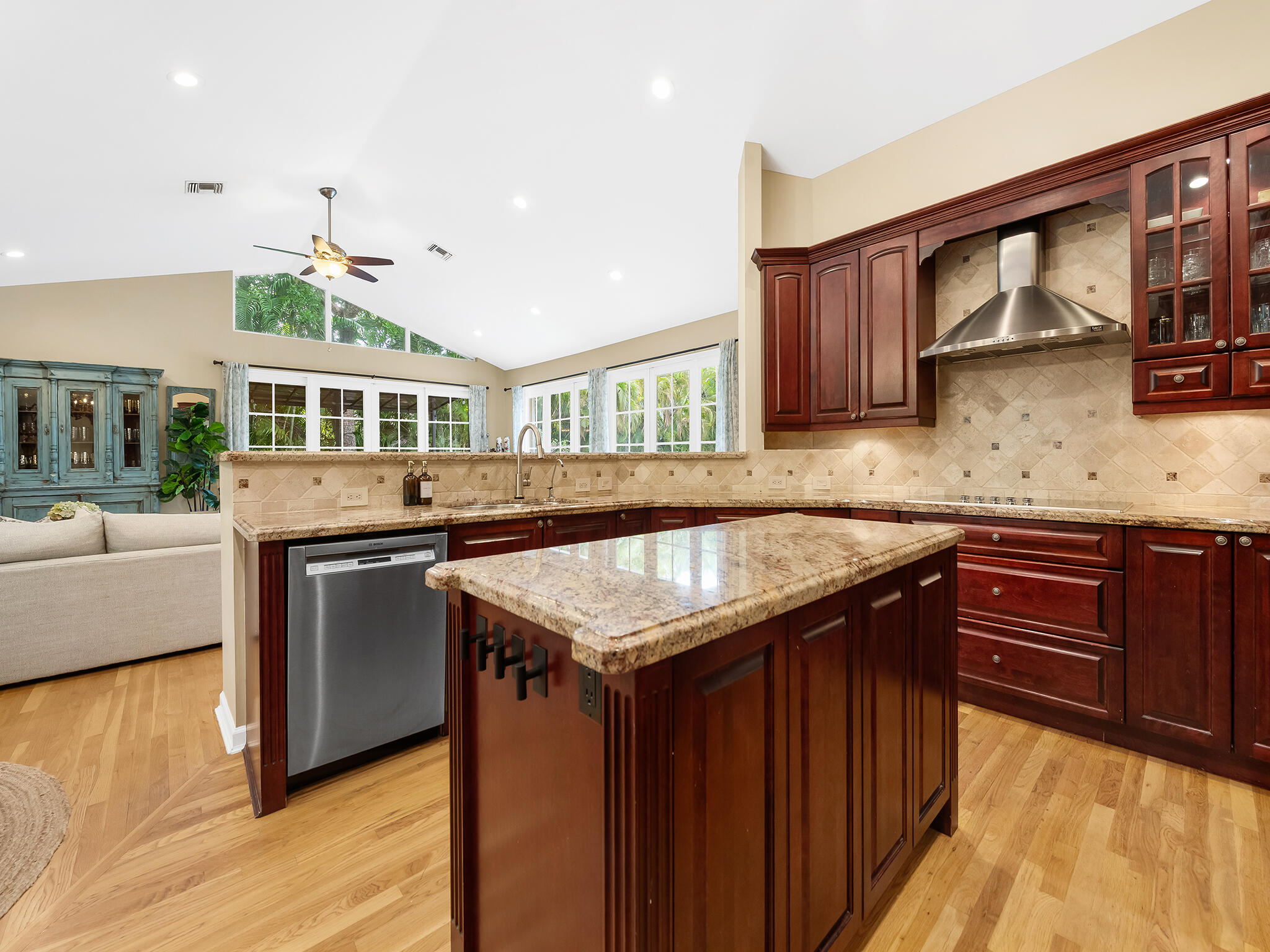 TEQUESTA LAKES - COUNTRY ISLES - Residential