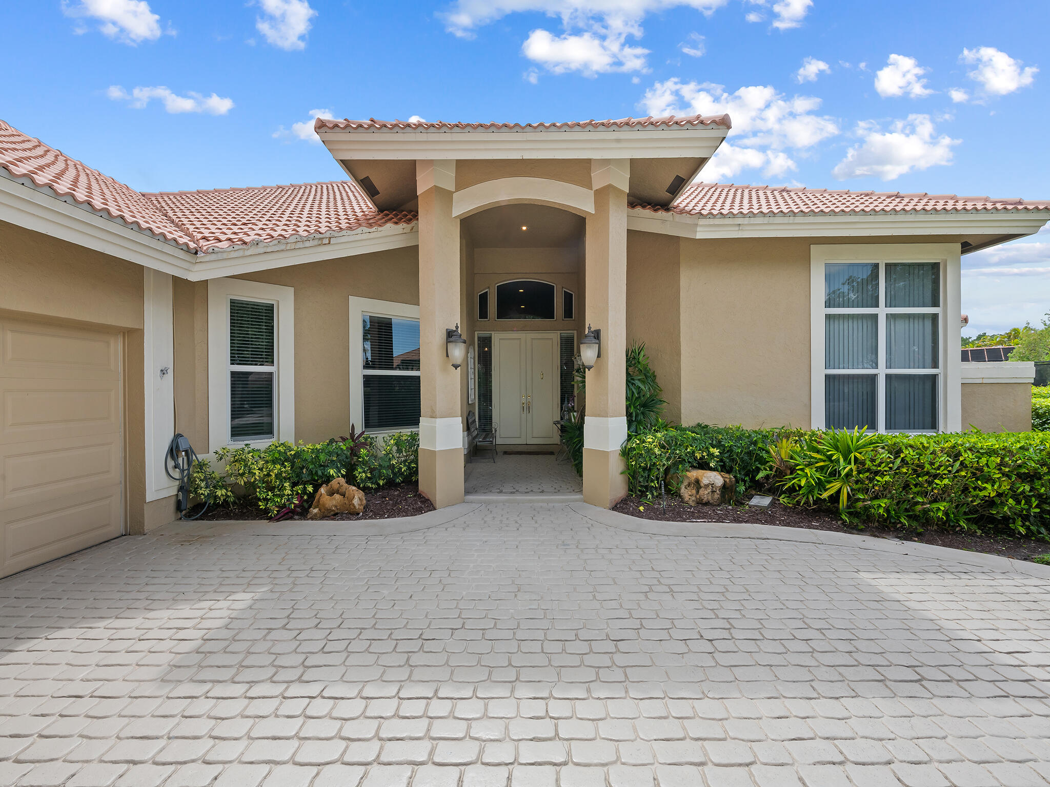 TEQUESTA LAKES - COUNTRY ISLES - Residential