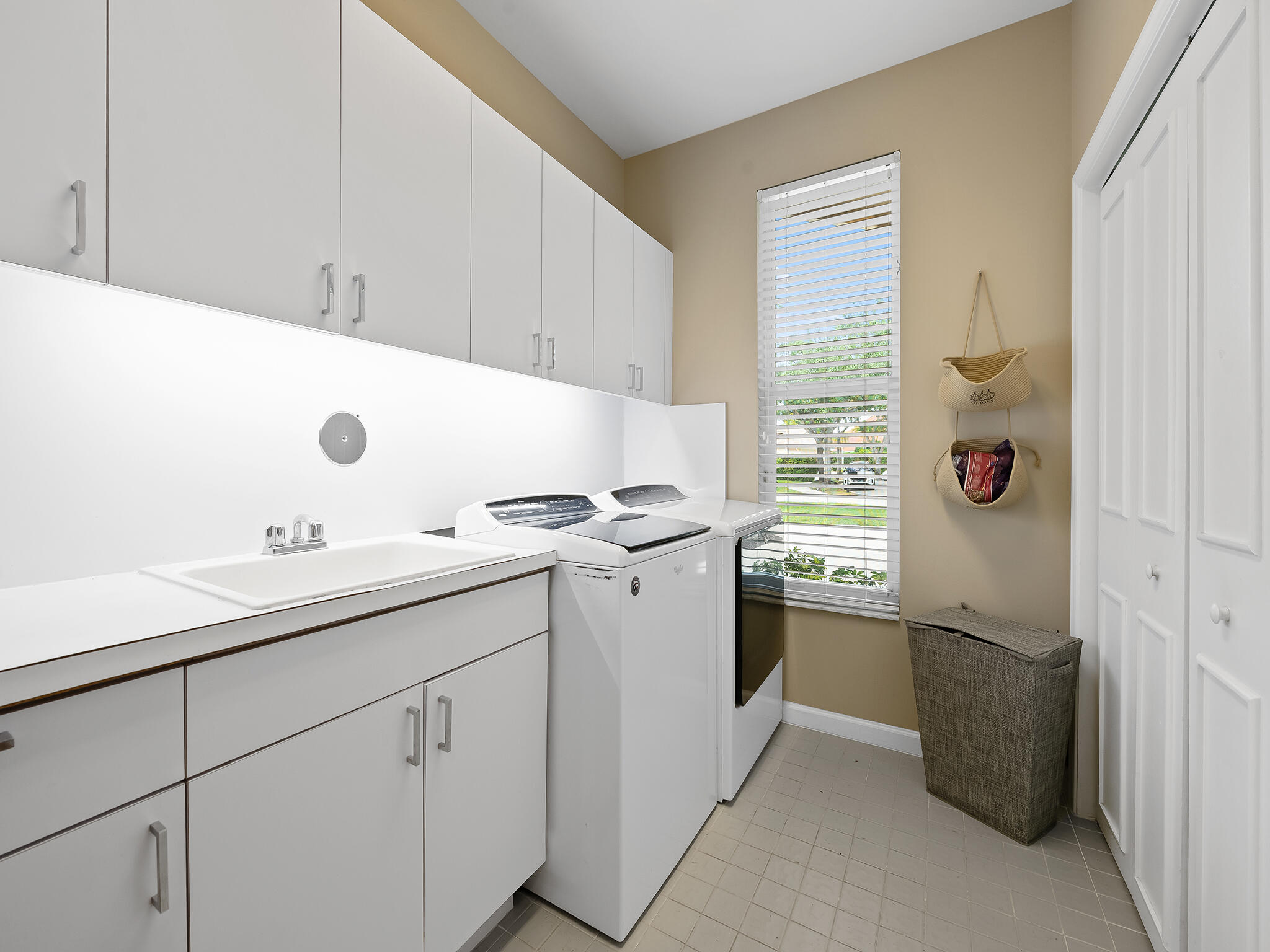 TEQUESTA LAKES - COUNTRY ISLES - Residential