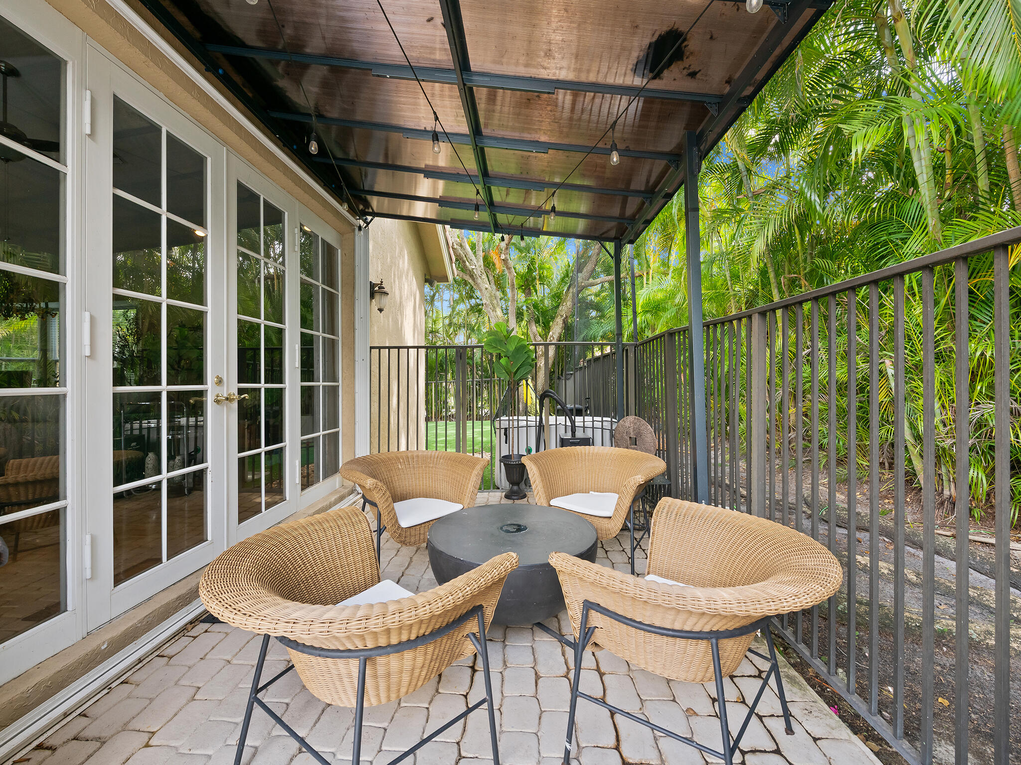 TEQUESTA LAKES - COUNTRY ISLES - Residential