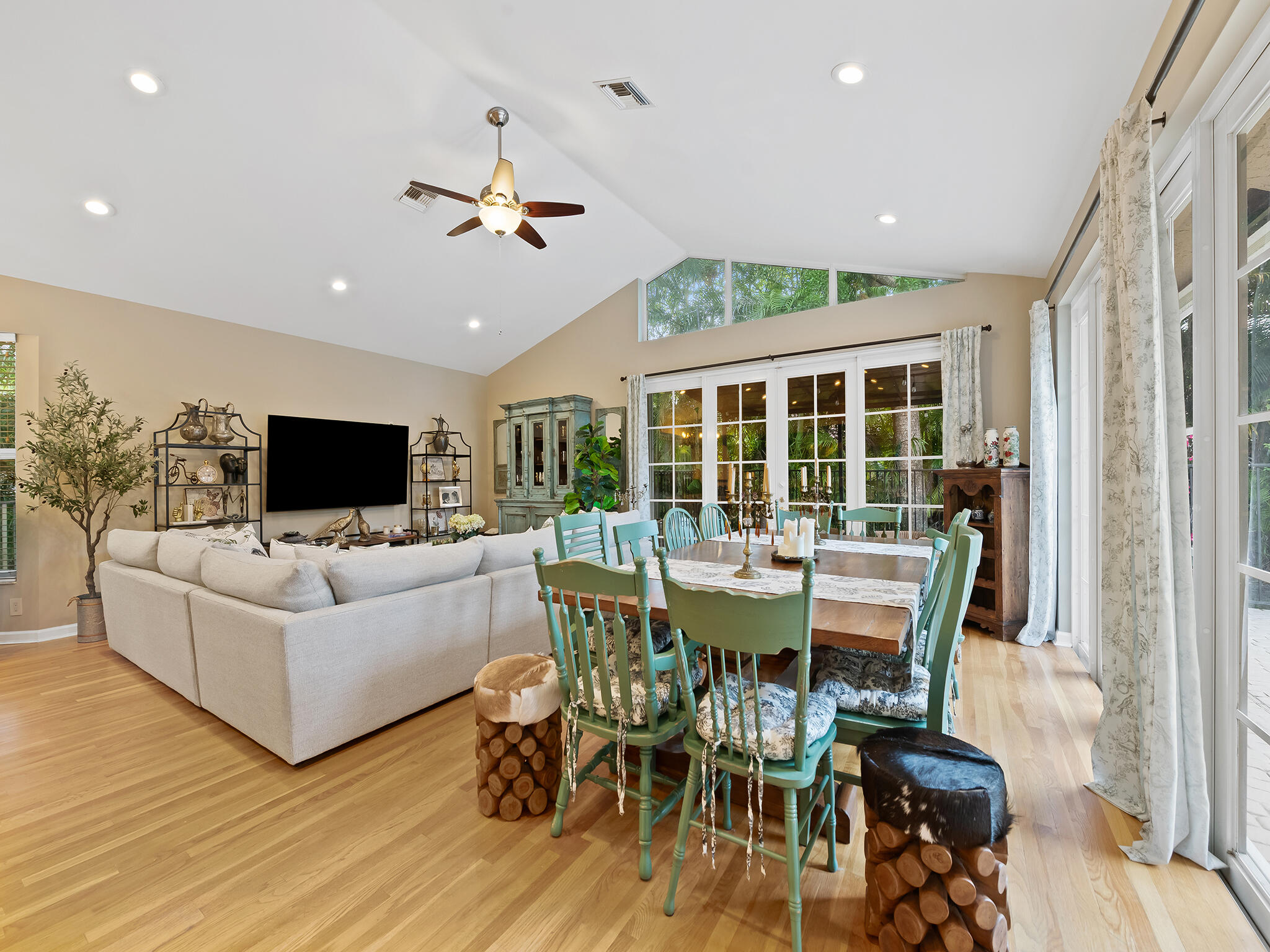 TEQUESTA LAKES - COUNTRY ISLES - Residential