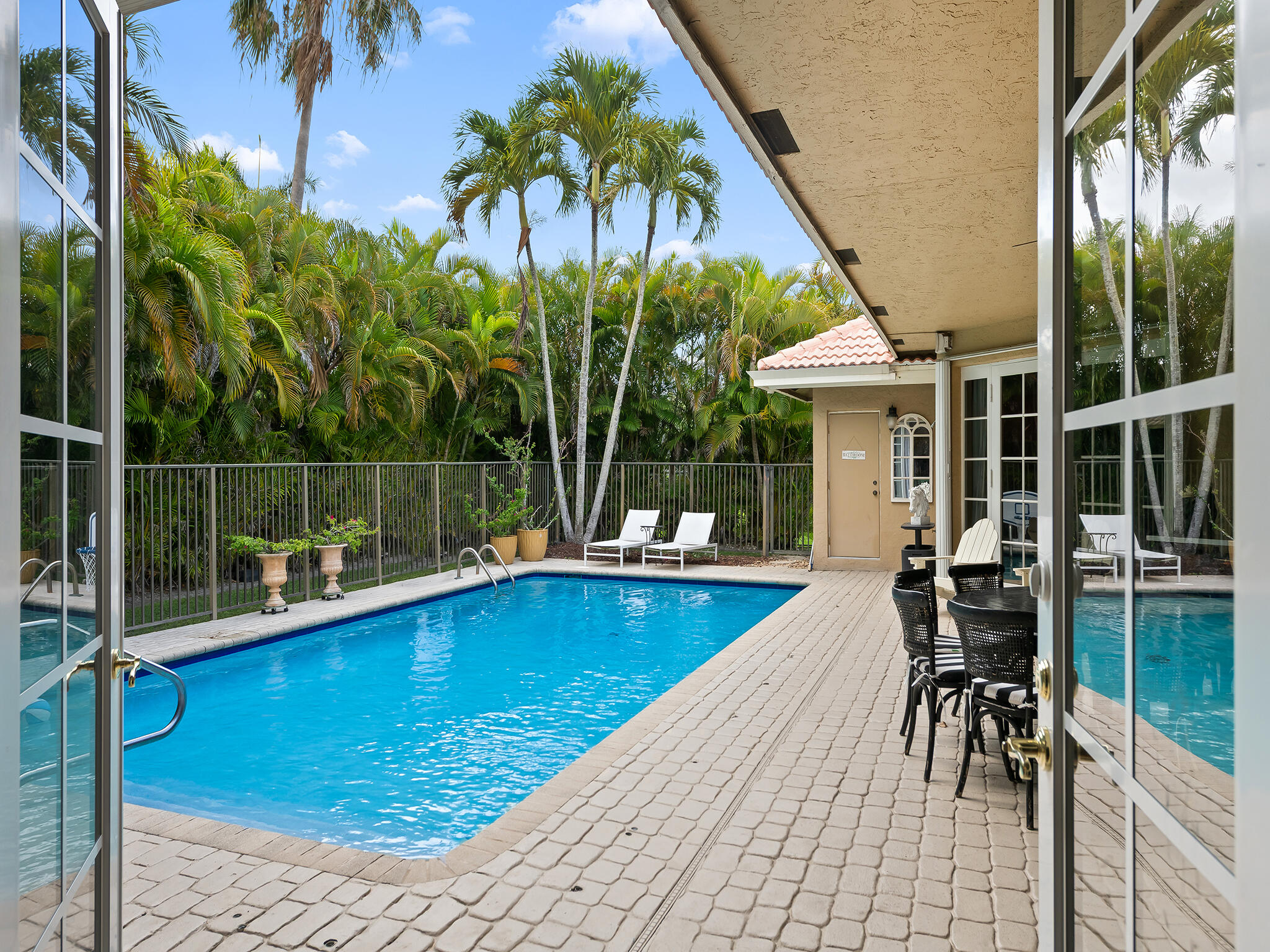 TEQUESTA LAKES - COUNTRY ISLES - Residential