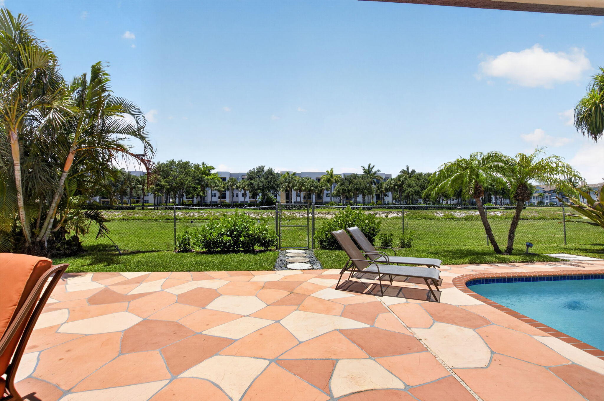 SKY LAKE 2 - Residential