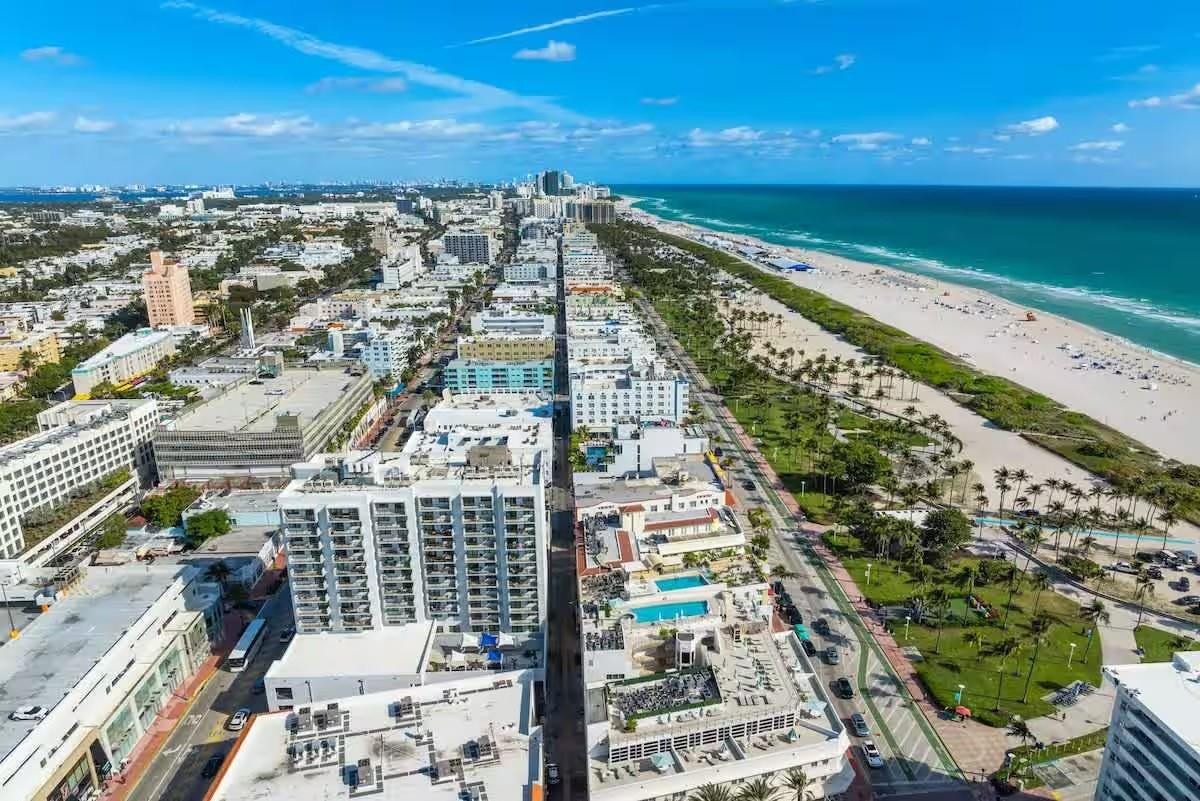 BARBIZON BEACH CLUB - Residential
