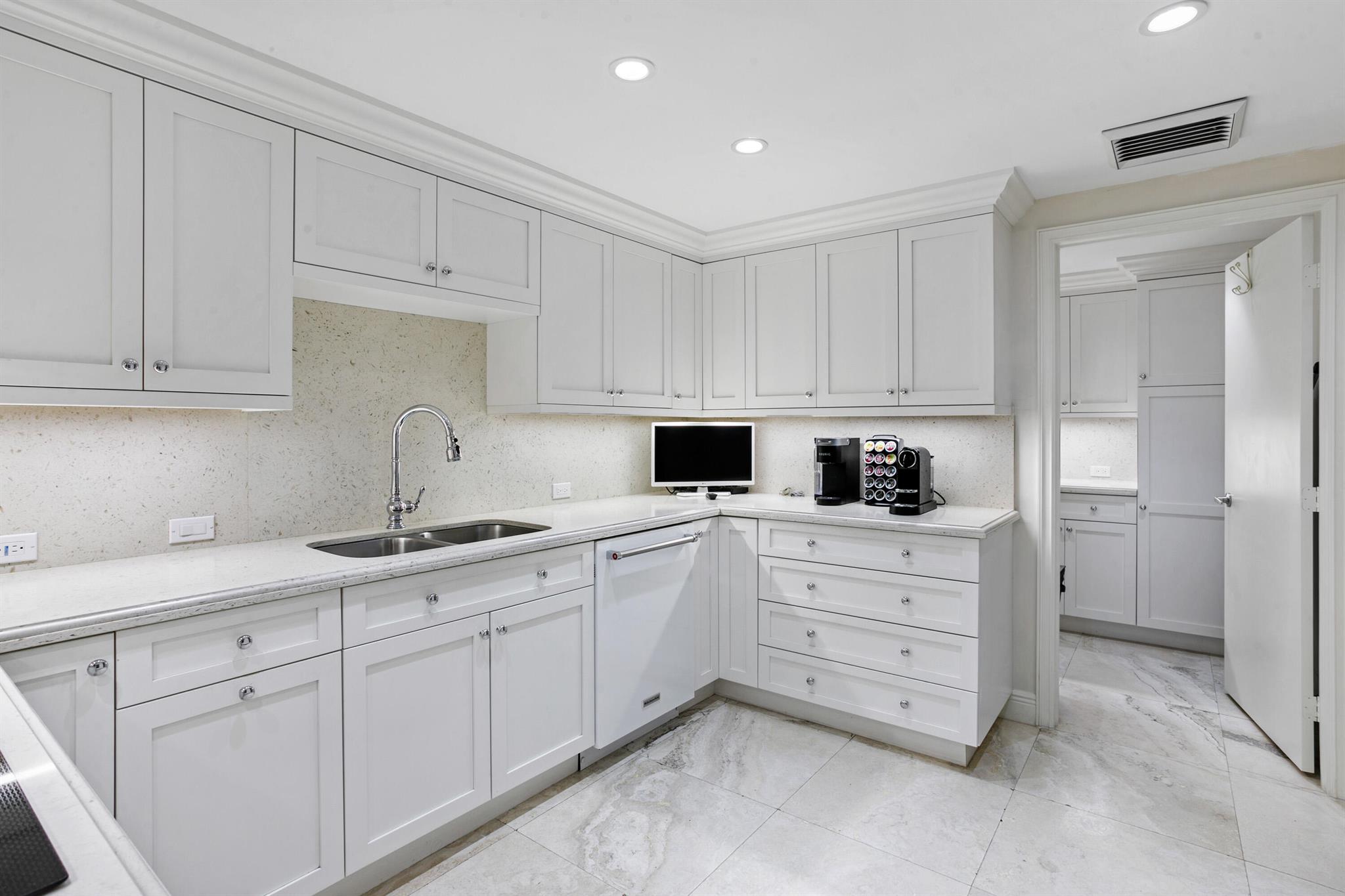 THREE THIRTY OCEAN CONDO - Residential