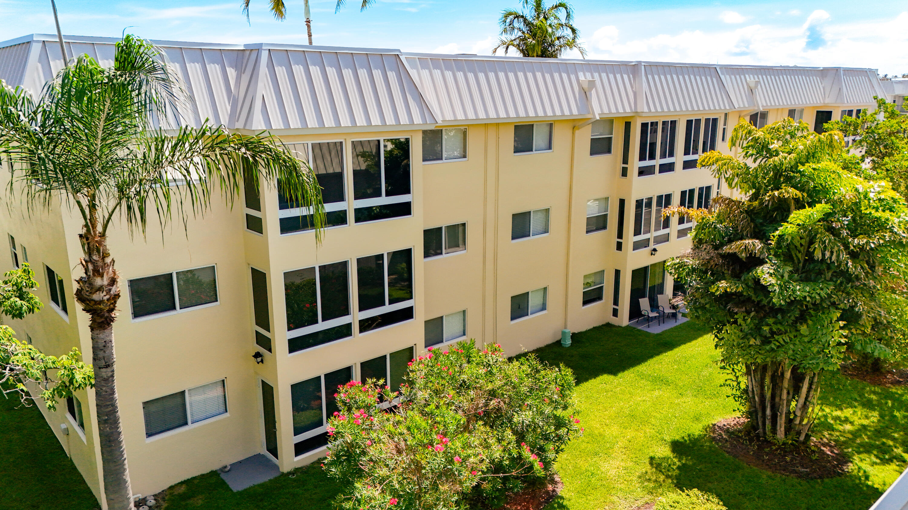 COLONIAL CLUB CONDO SEC 2 - Residential