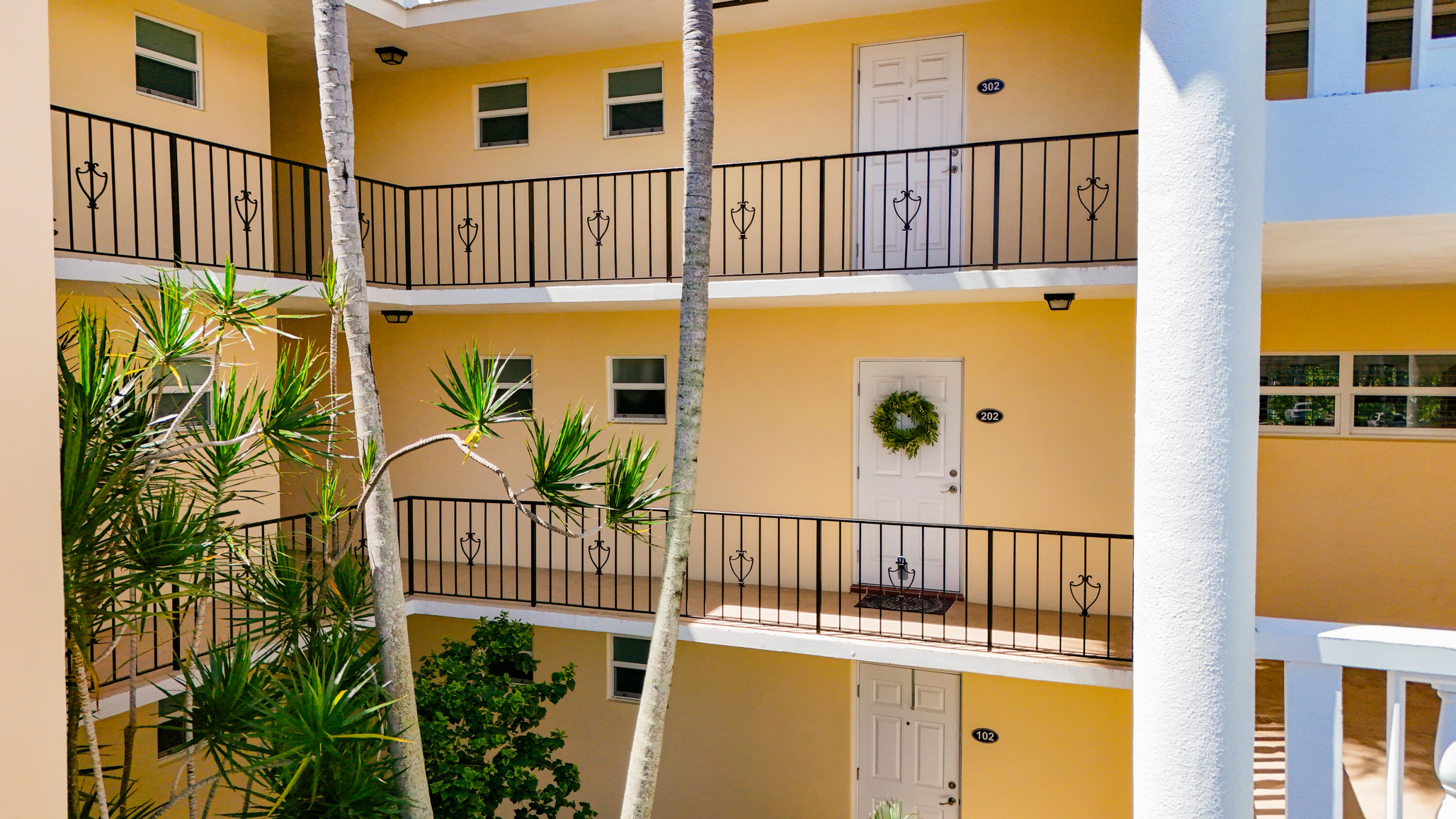 COLONIAL CLUB CONDO SEC 2 - Residential
