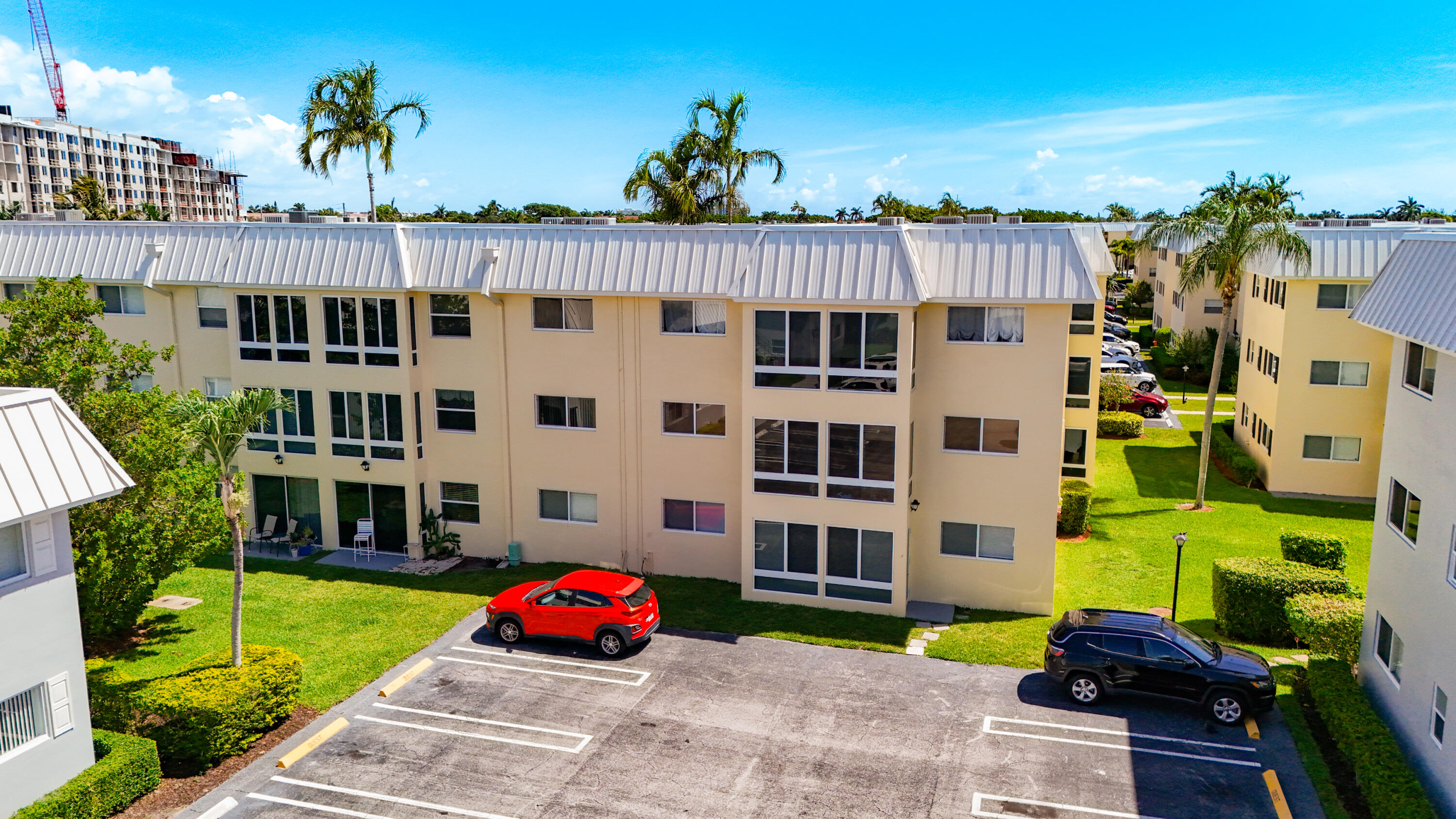 COLONIAL CLUB CONDO SEC 2 - Residential