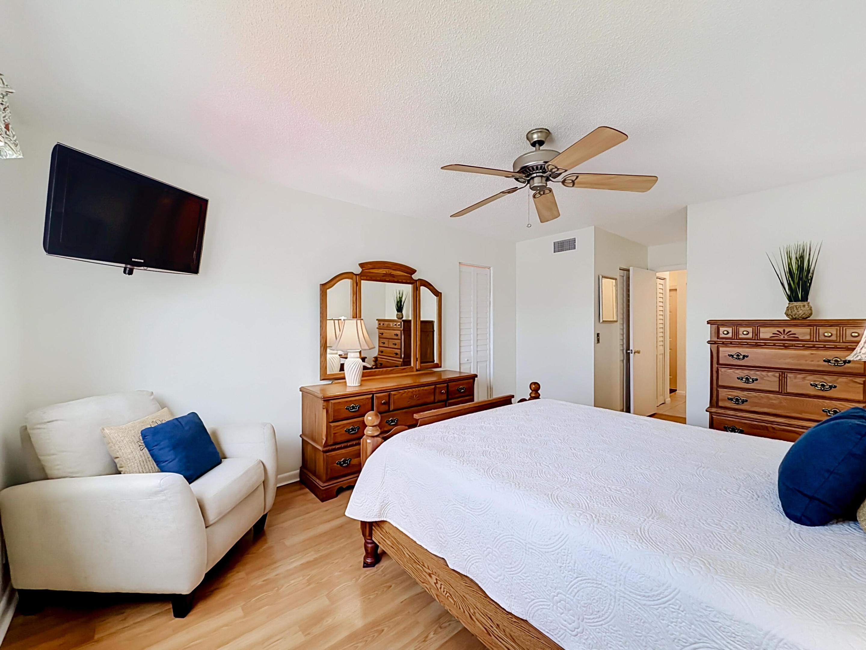 COLONIAL CLUB CONDO SEC 2 - Residential