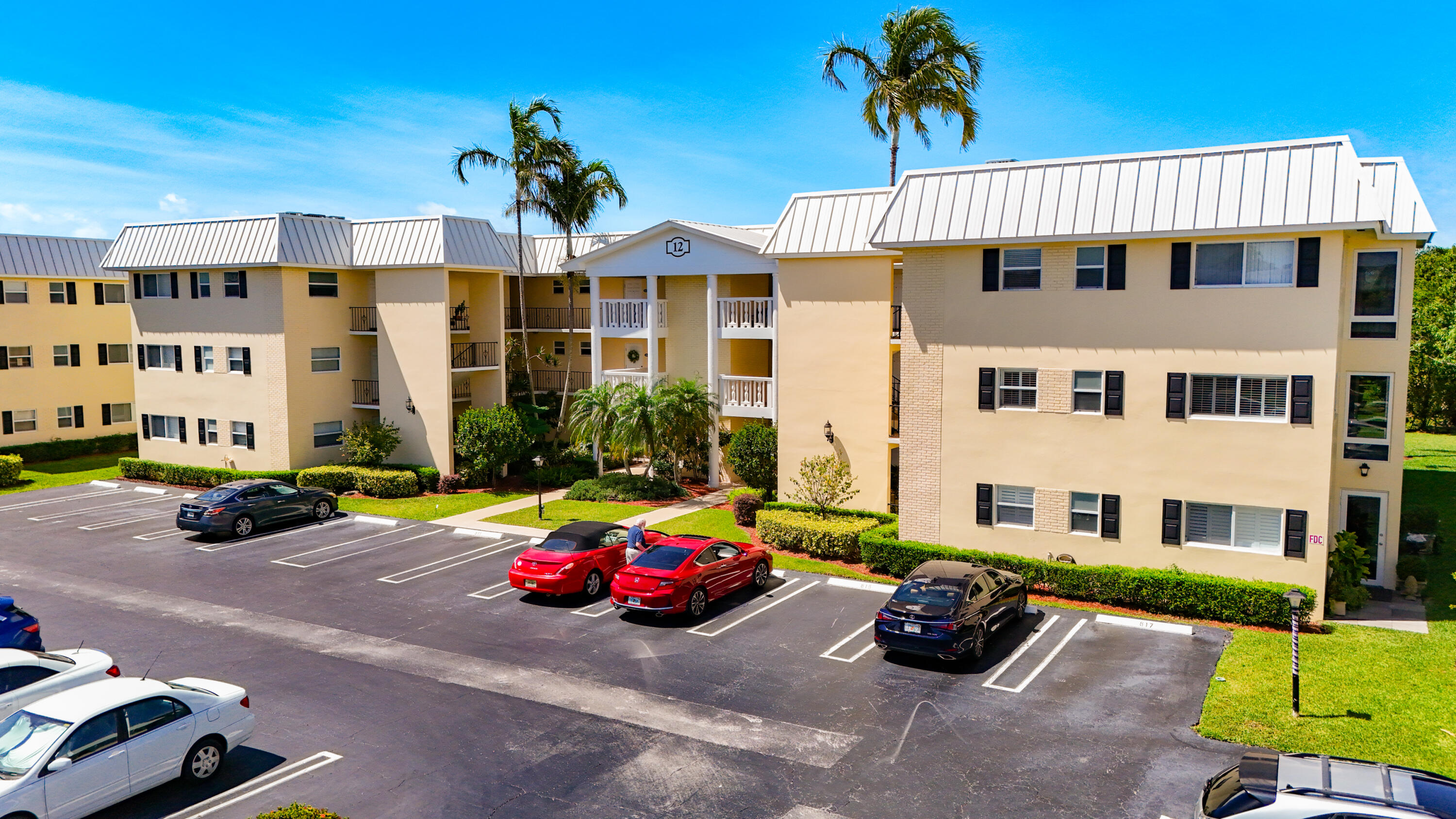 COLONIAL CLUB CONDO SEC 2 - Residential
