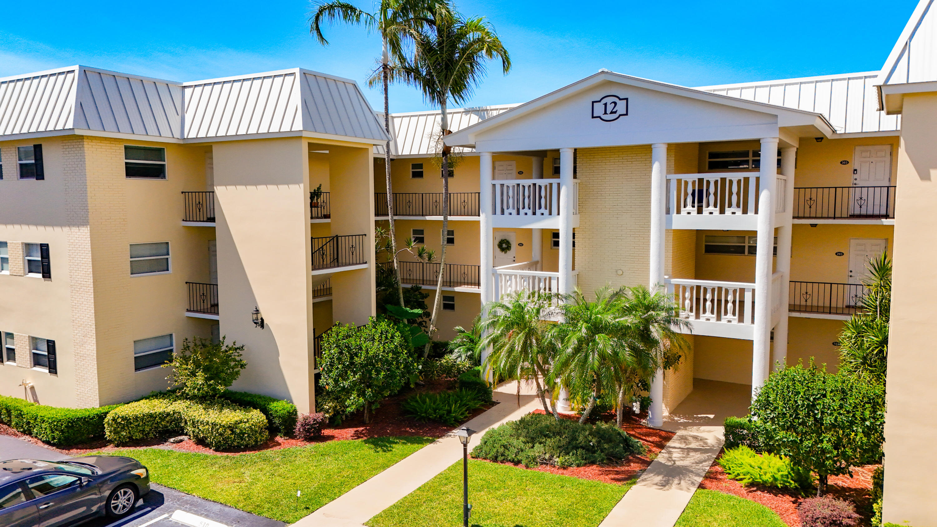 COLONIAL CLUB CONDO SEC 2 - Residential