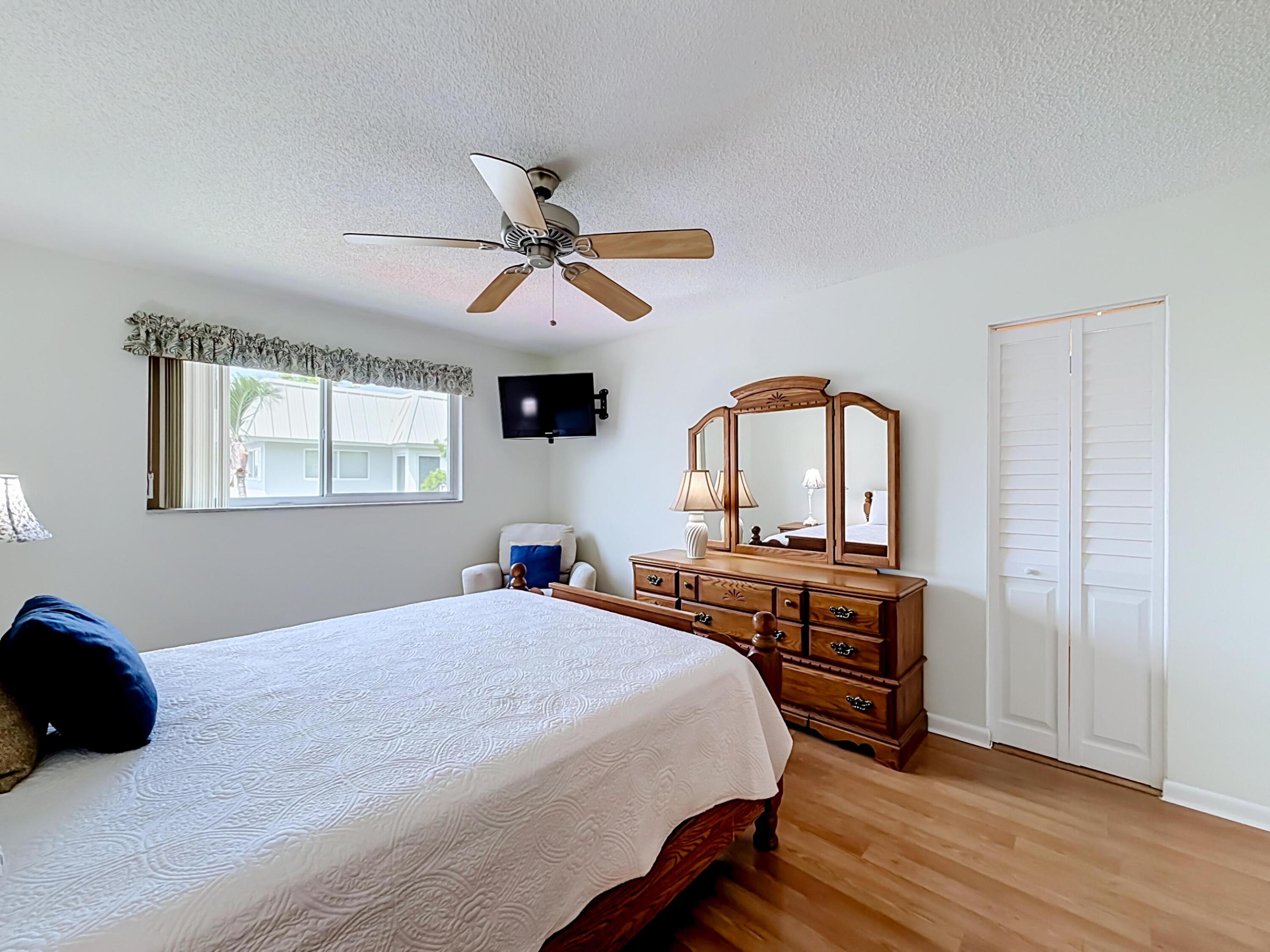 COLONIAL CLUB CONDO SEC 2 - Residential