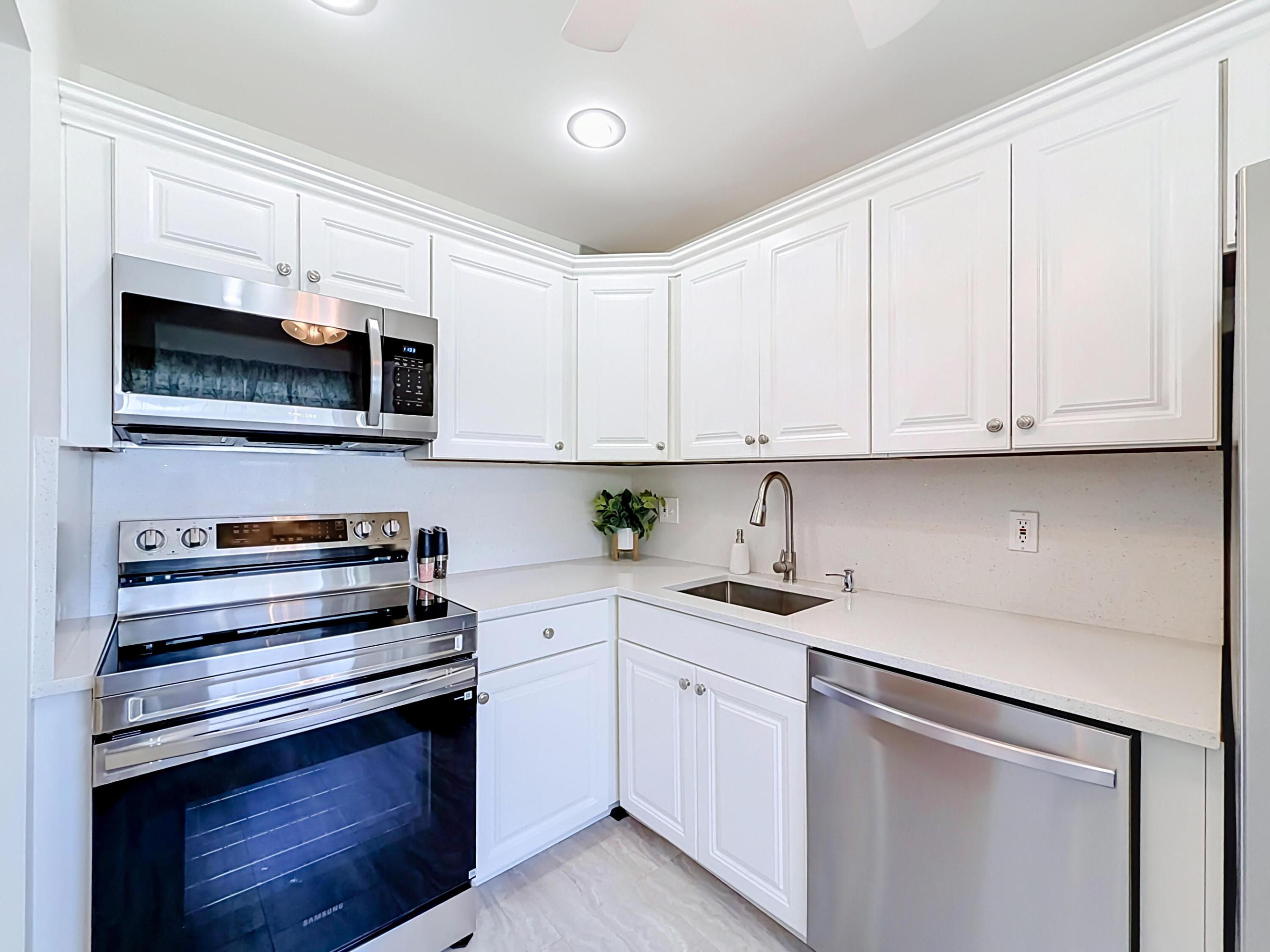 COLONIAL CLUB CONDO SEC 2 - Residential