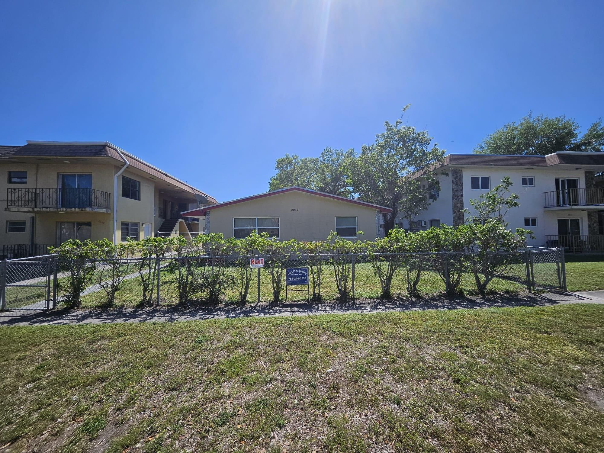 Ideal 1/1 in the heart of North Miami Beach. The unit is clean, freshly painted and move in ready.