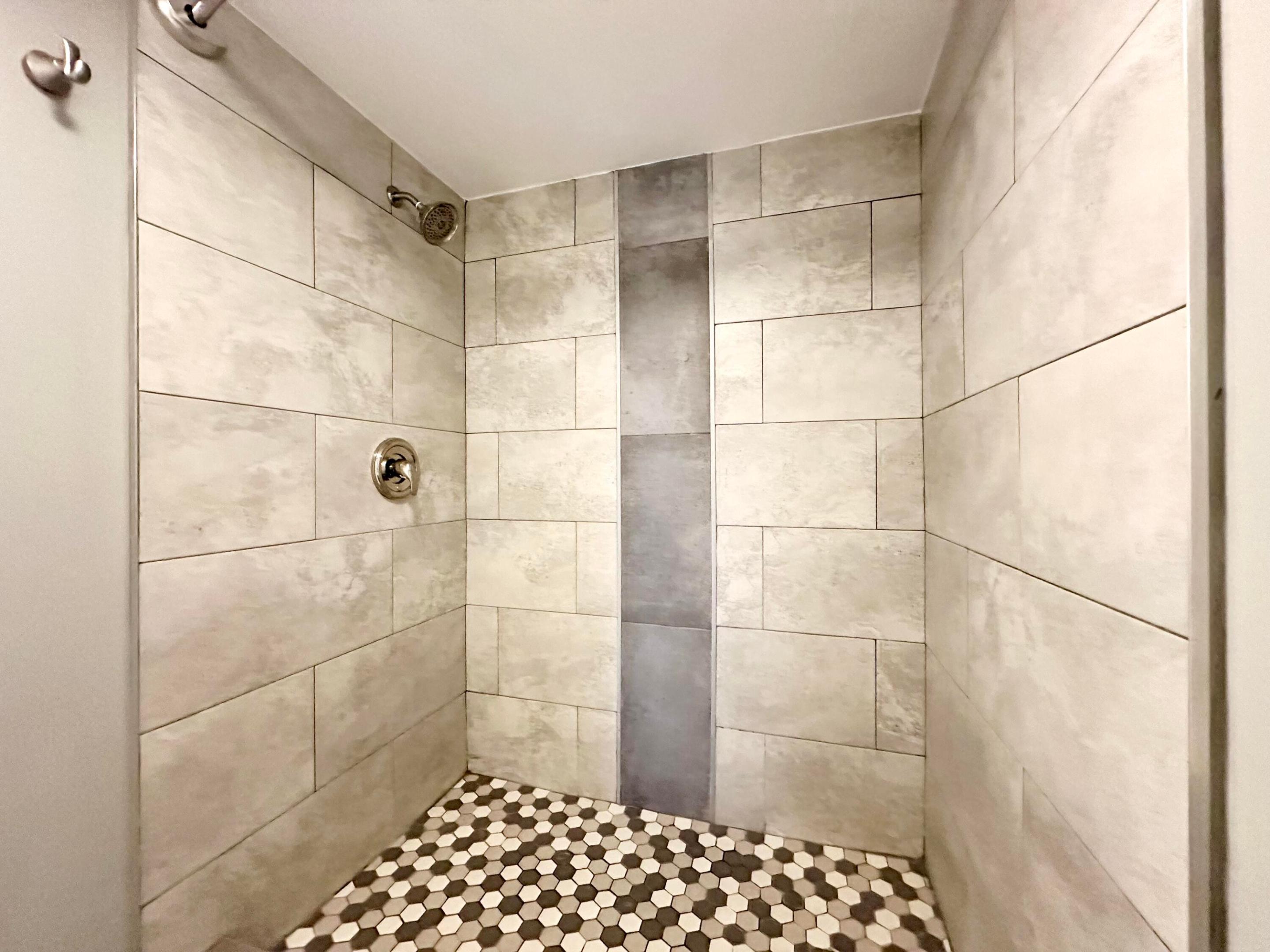 LAKE WINDWOOD CONDO - Residential Lease