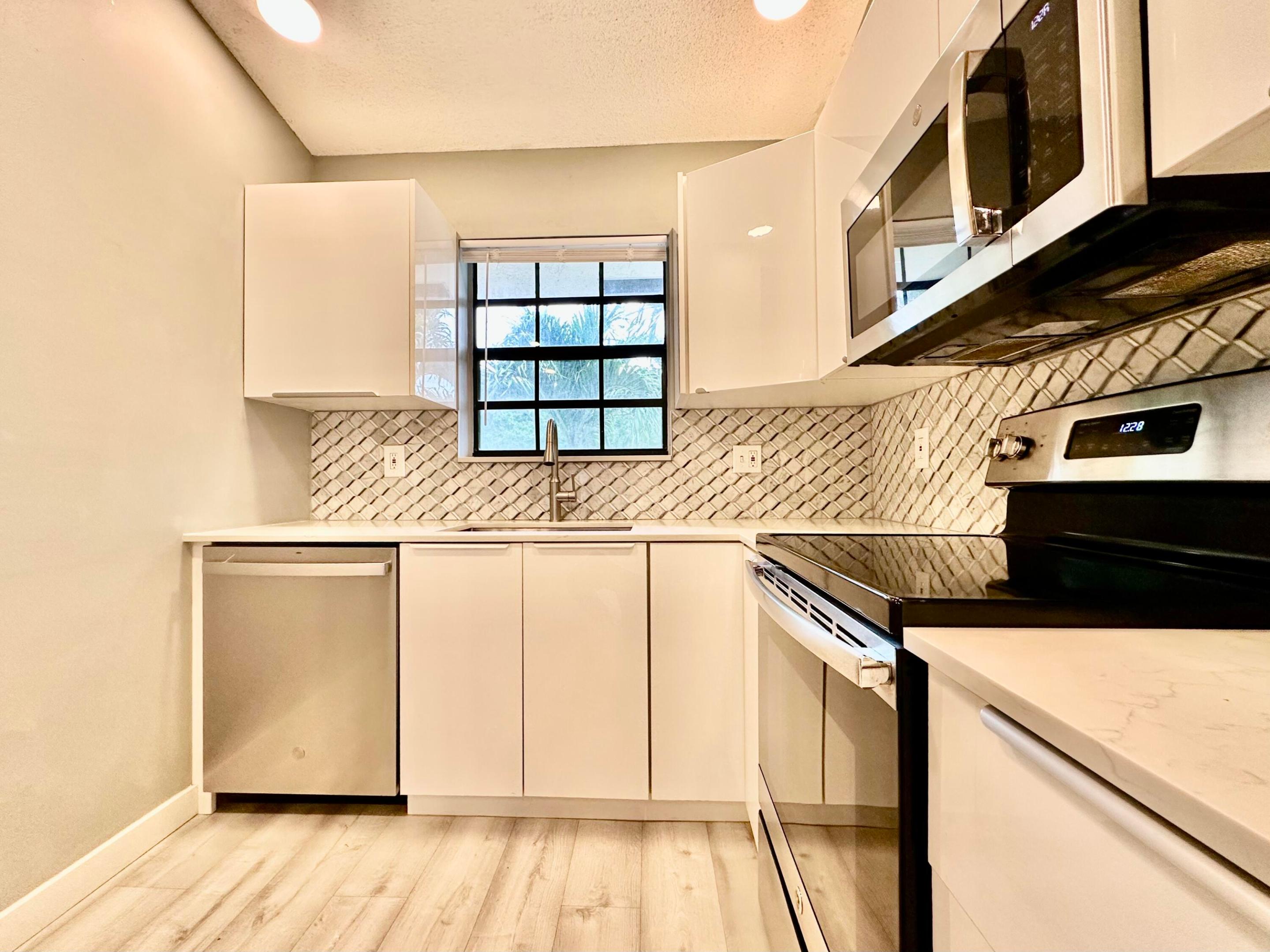 LAKE WINDWOOD CONDO - Residential Lease
