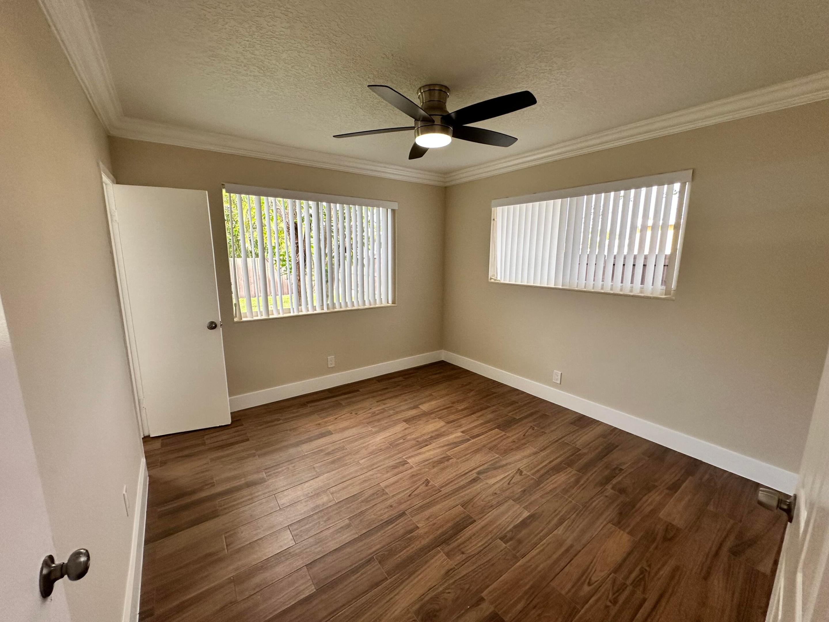 LLOYD ESTATES - Residential Lease