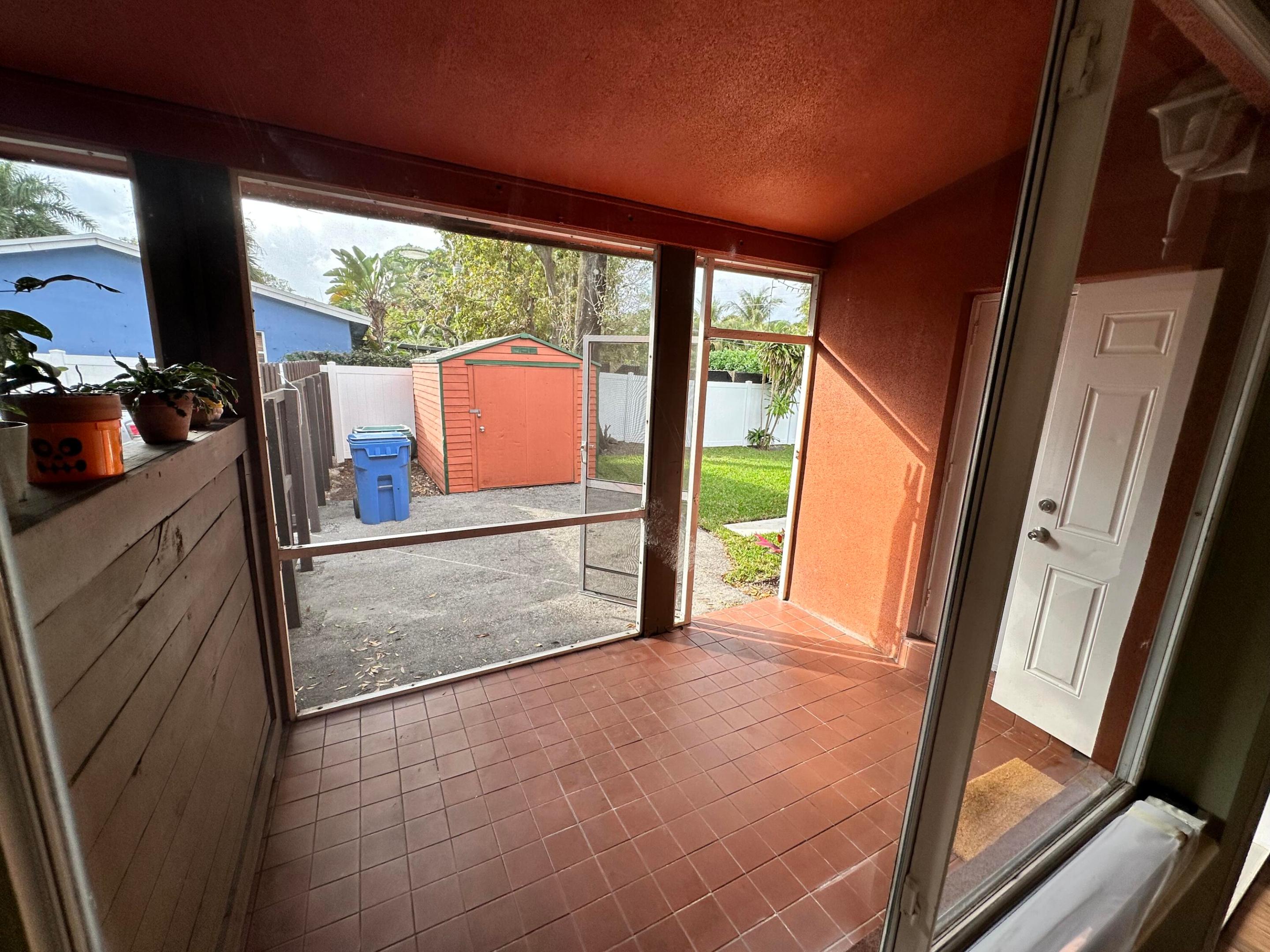 LLOYD ESTATES - Residential Lease