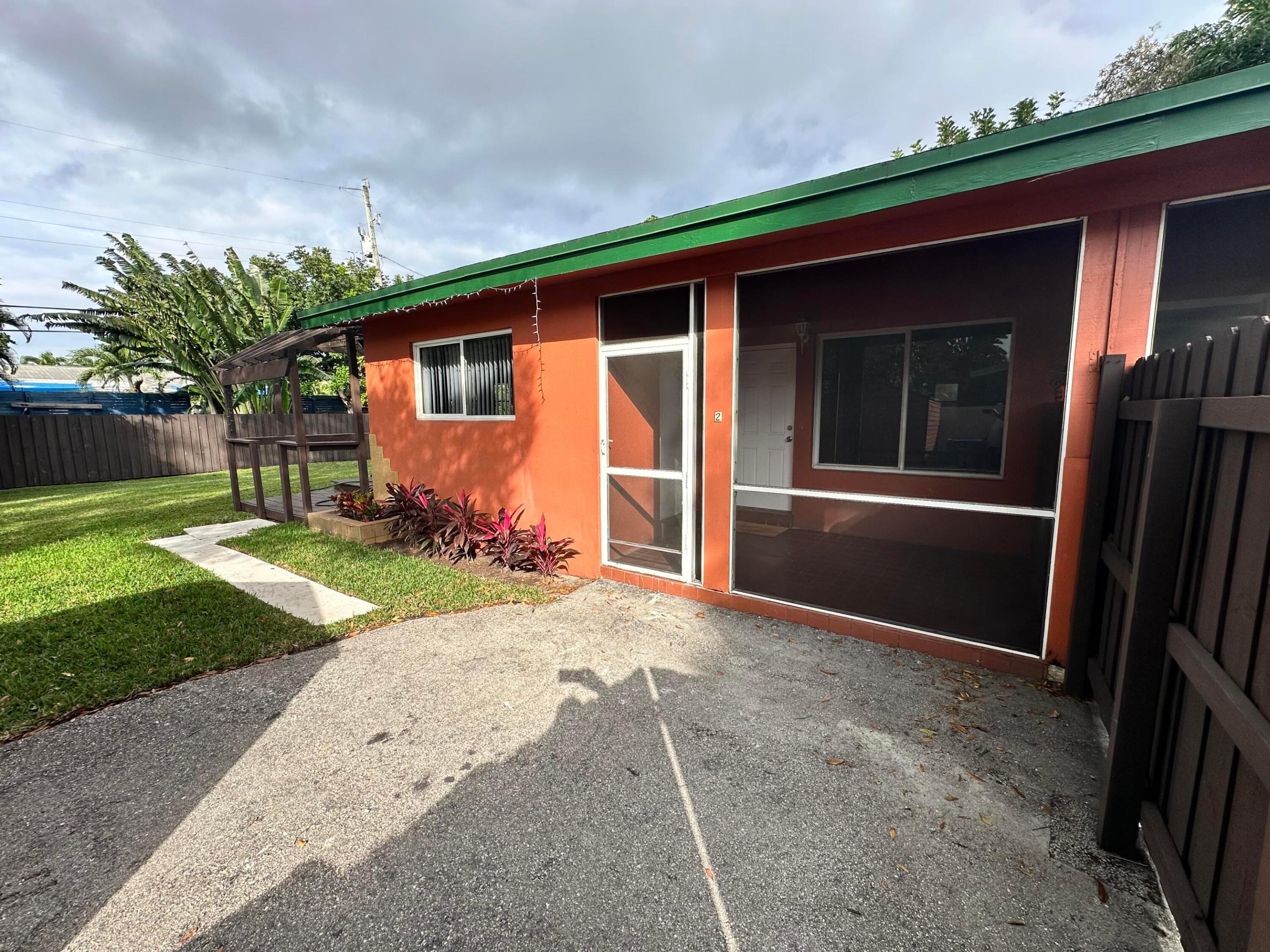 GREAT PRIVATE TWO BEDROOM TWO BATH GATED WITH LARGE FENCED IN BACK YARD. END UNIT IN A DUPLEX.  THIS IS A GREAT LOCATION IN OAKLAND PARK.  SPLIT BEDROOM FLOOR PLAN.  ALL UPDATED.  NEWER KITCHEN AND BATHROOMS.  ALL TILE FLOORS.  WASHER IN DRYER ARE ON THE BACK PATIO.