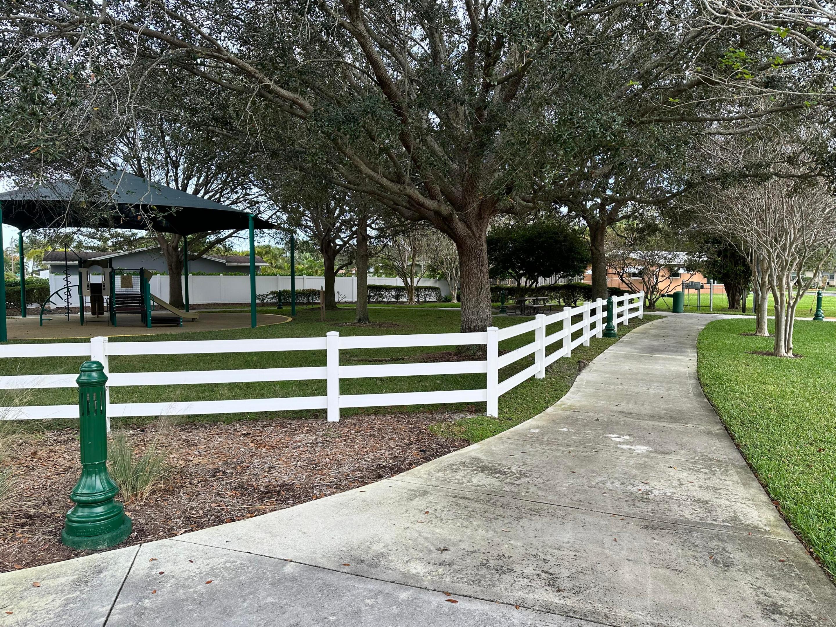 LLOYD ESTATES - Residential Lease
