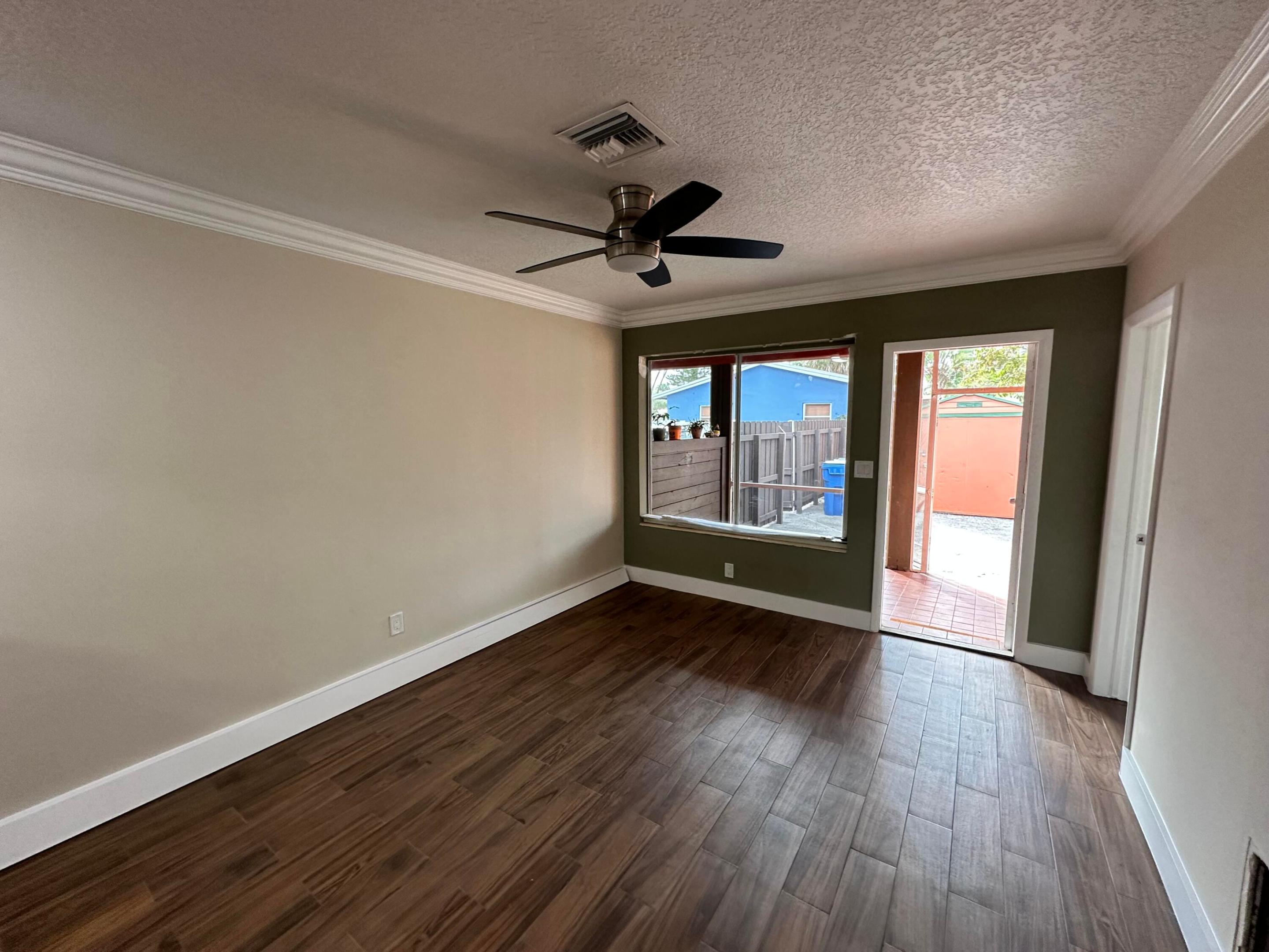 LLOYD ESTATES - Residential Lease