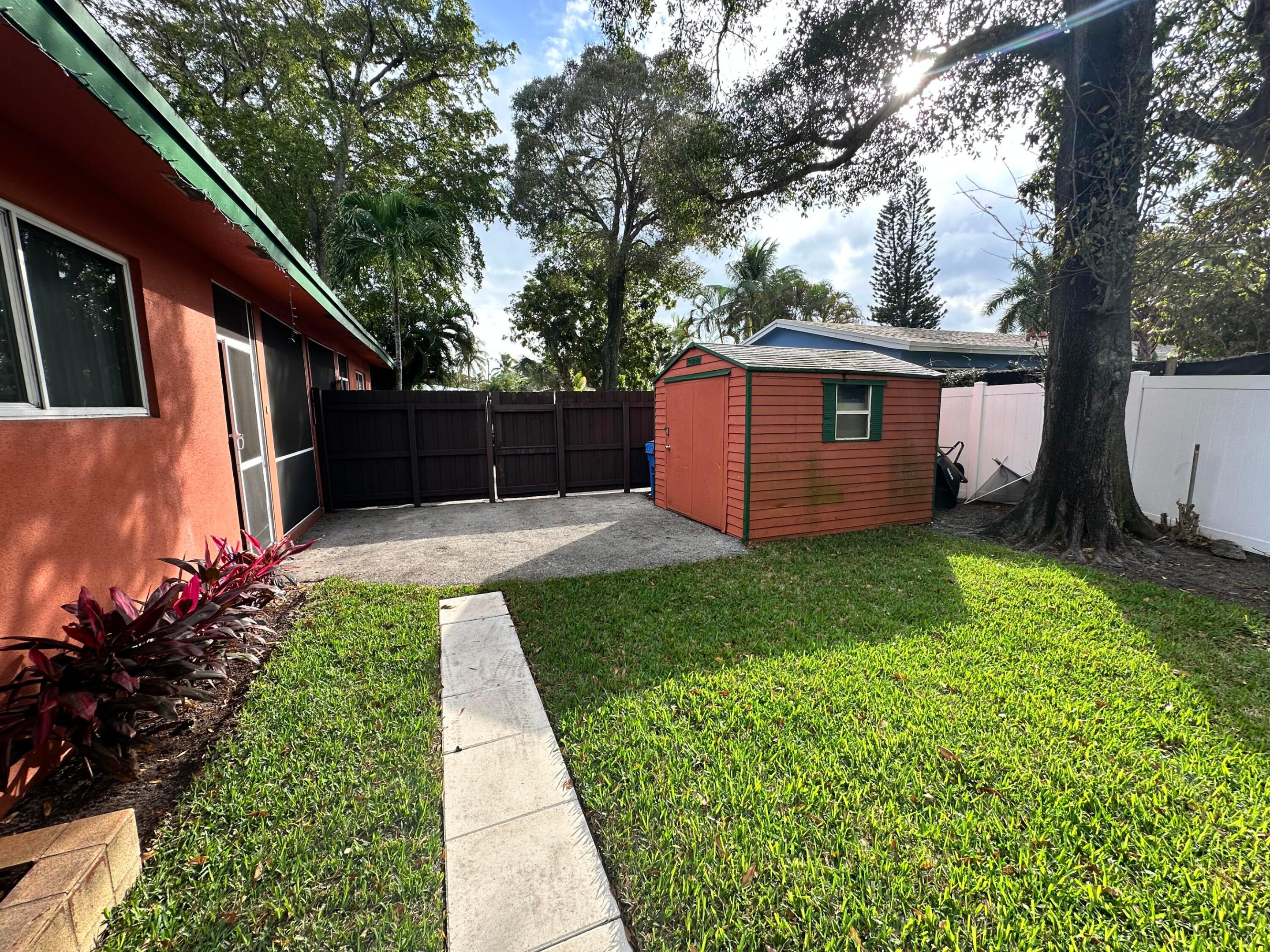 LLOYD ESTATES - Residential Lease