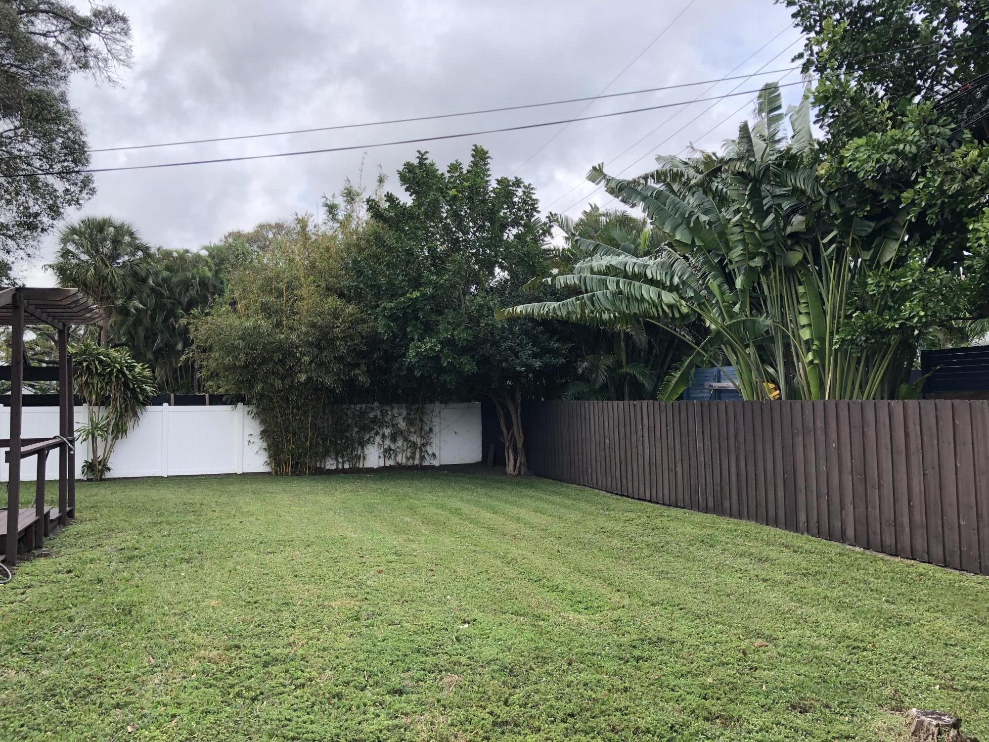 LLOYD ESTATES - Residential Lease