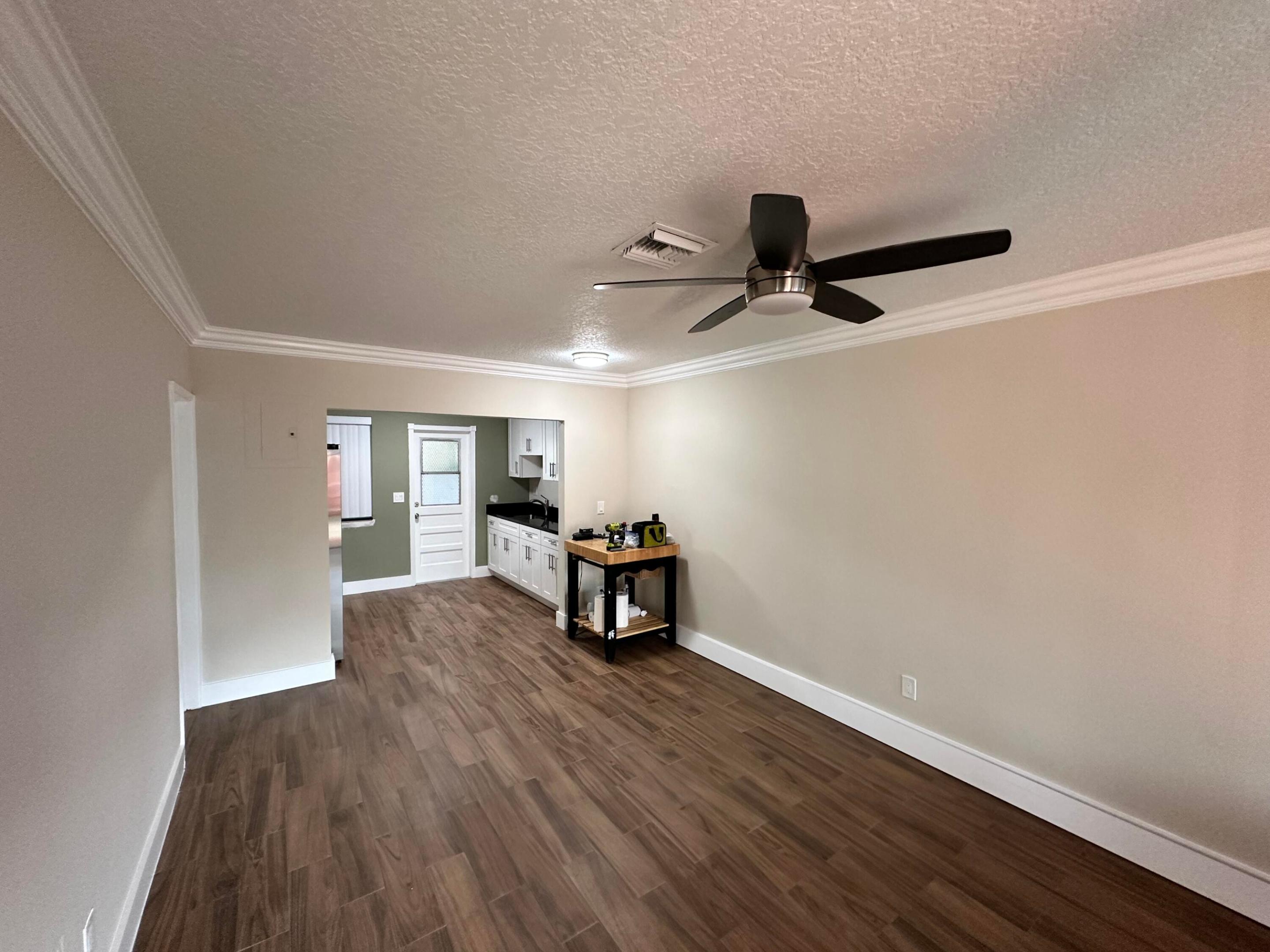 LLOYD ESTATES - Residential Lease