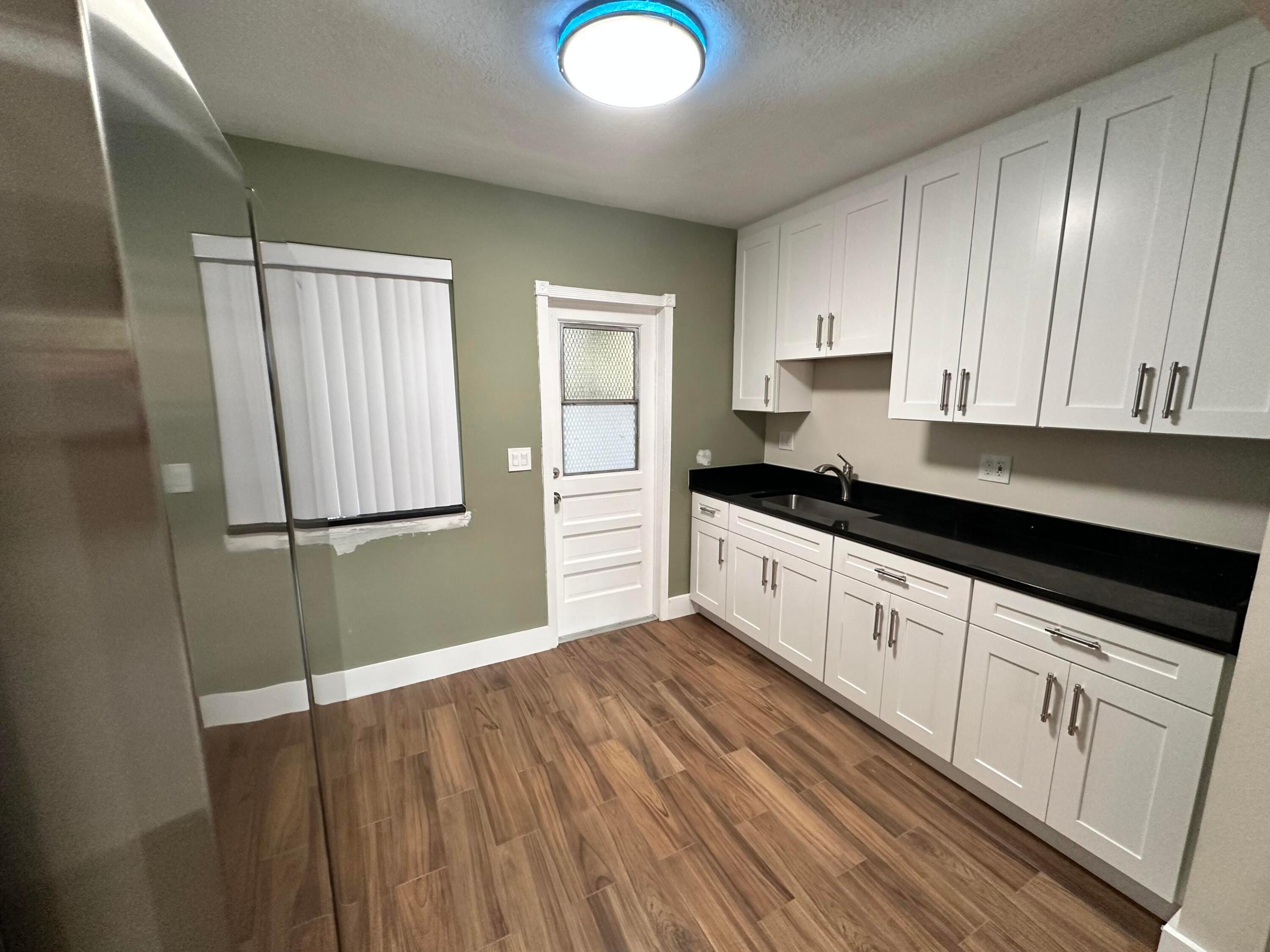 LLOYD ESTATES - Residential Lease