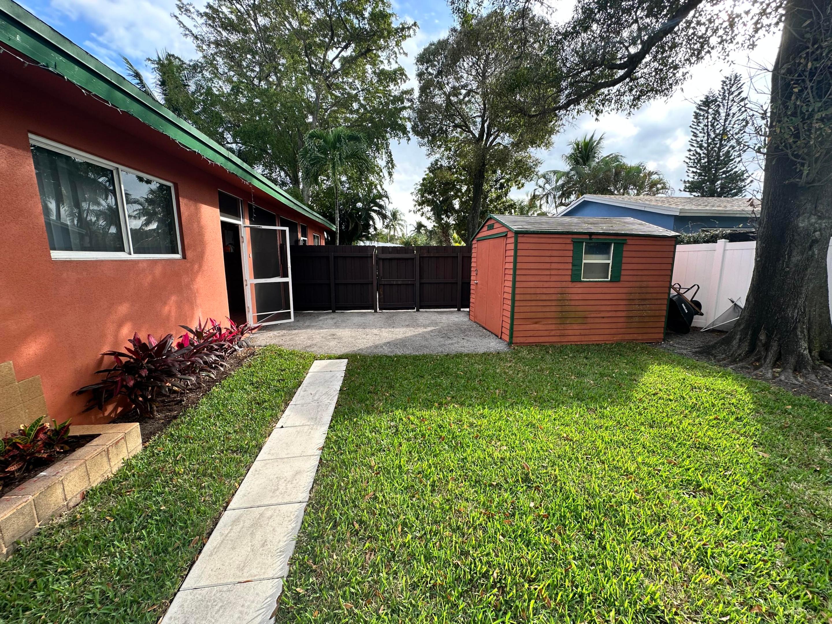 LLOYD ESTATES - Residential Lease