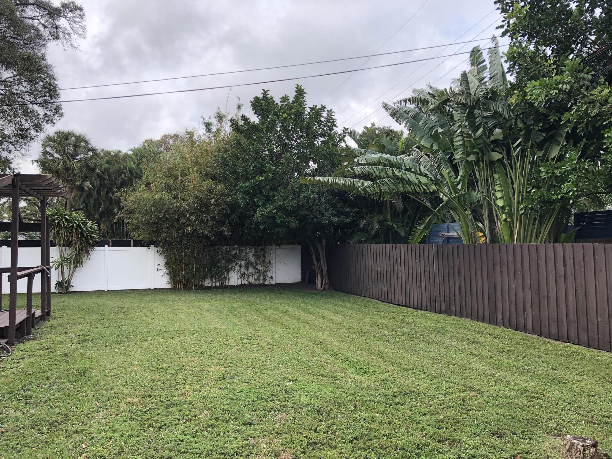 LLOYD ESTATES - Residential Lease