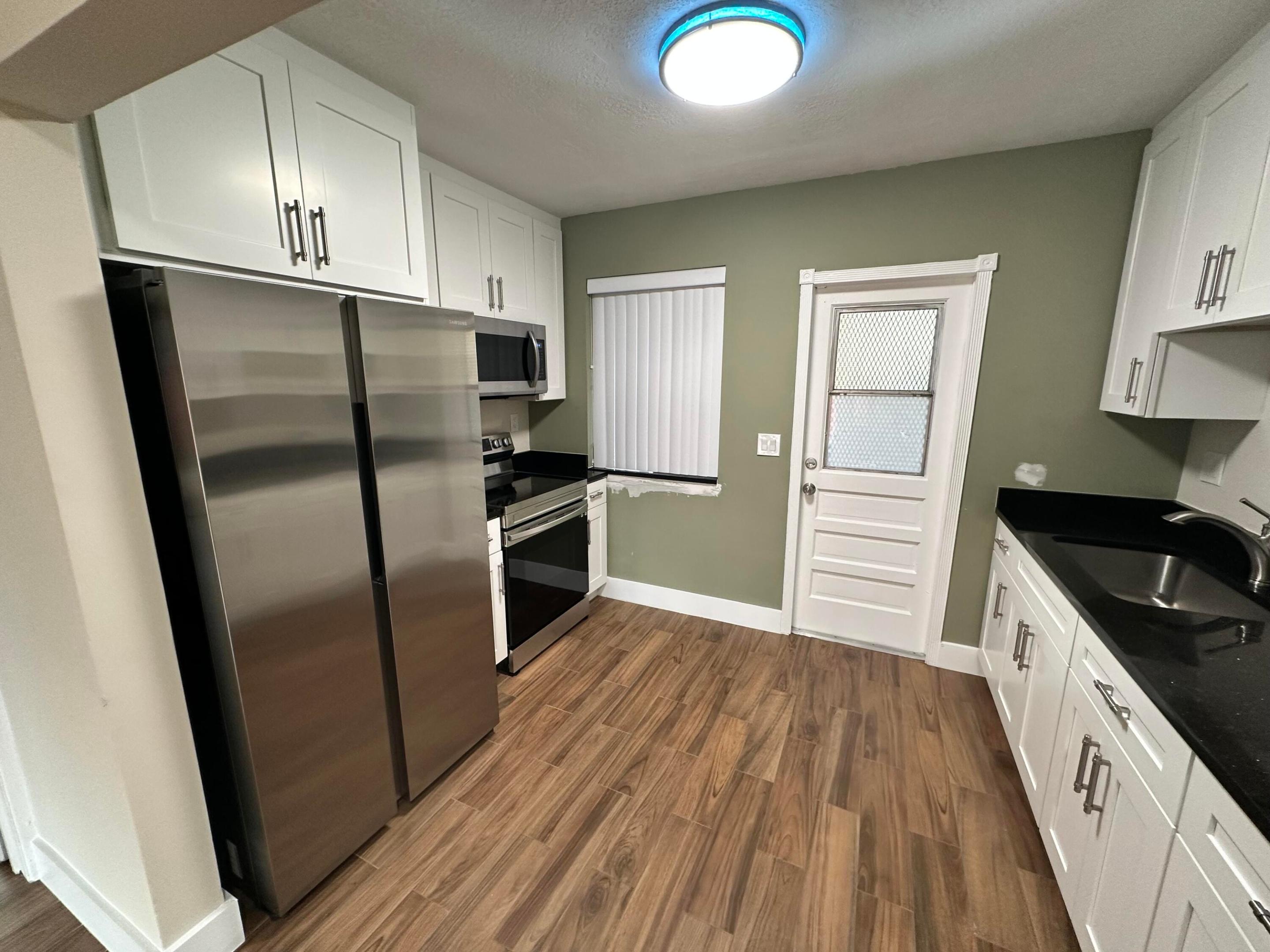 LLOYD ESTATES - Residential Lease