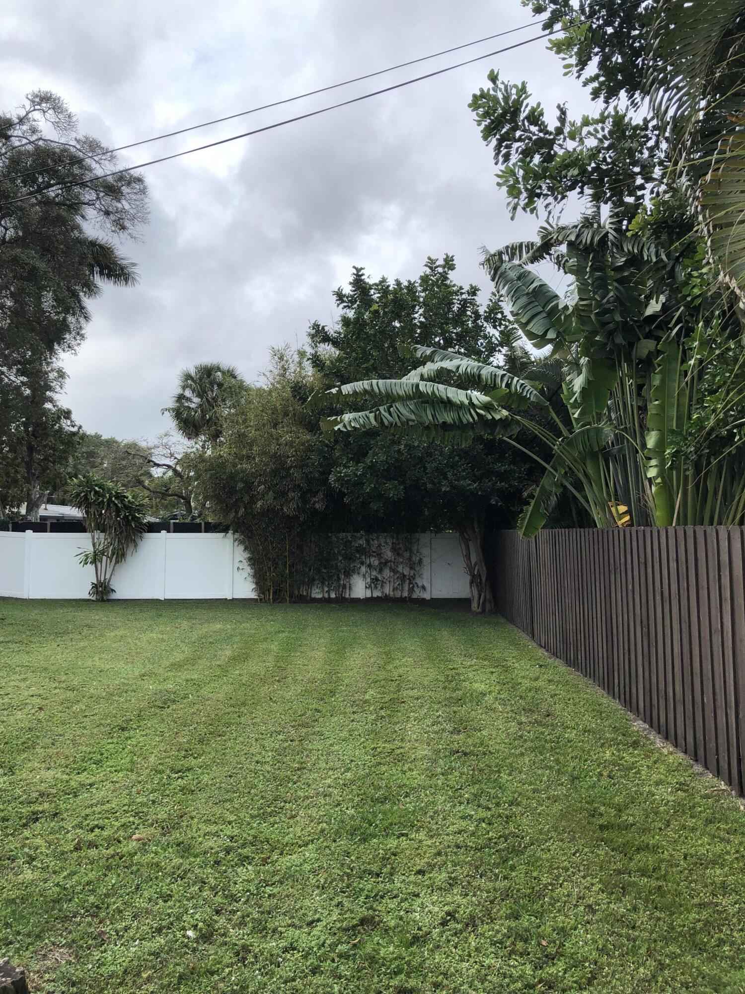 LLOYD ESTATES - Residential Lease