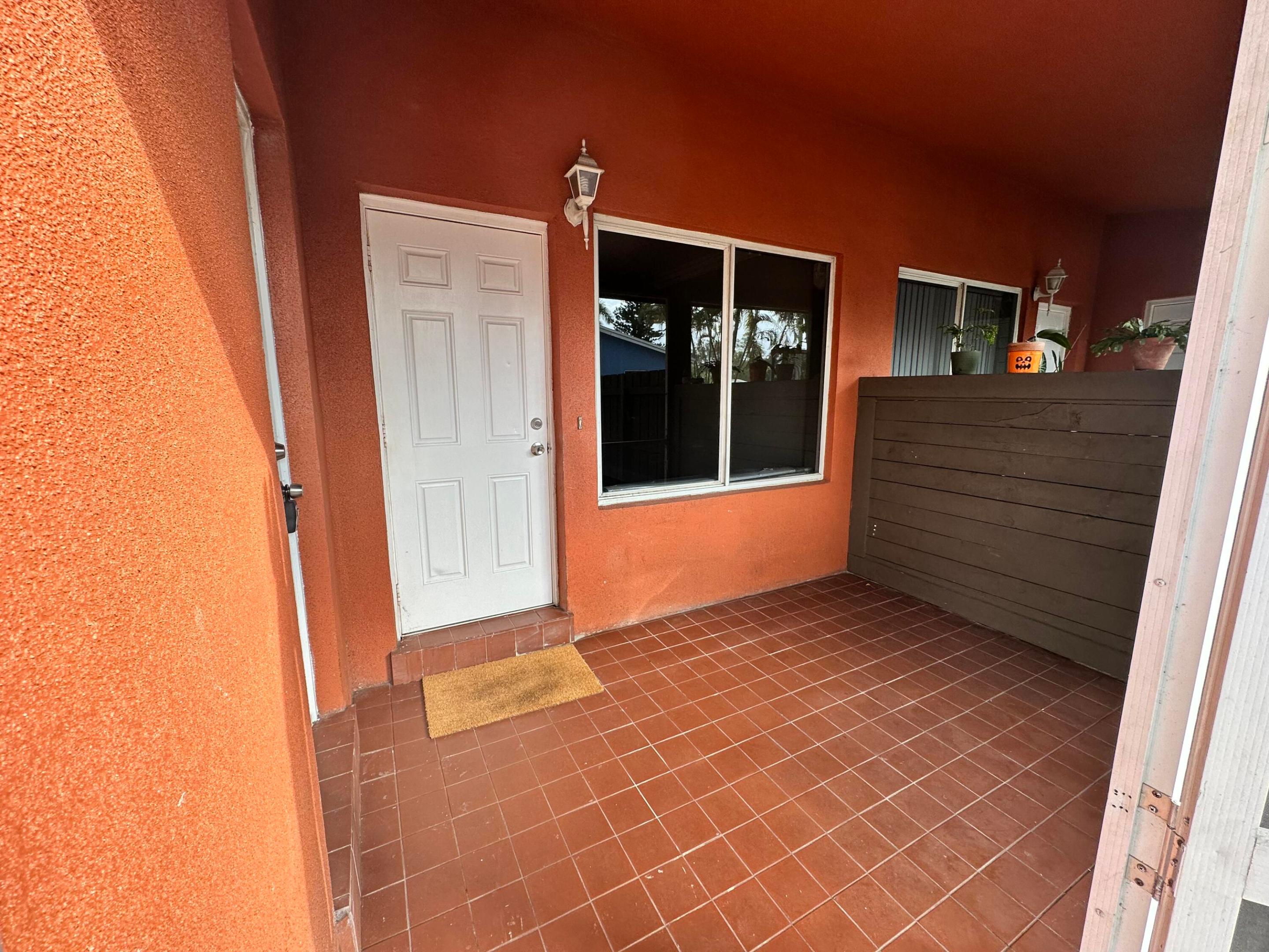 LLOYD ESTATES - Residential Lease