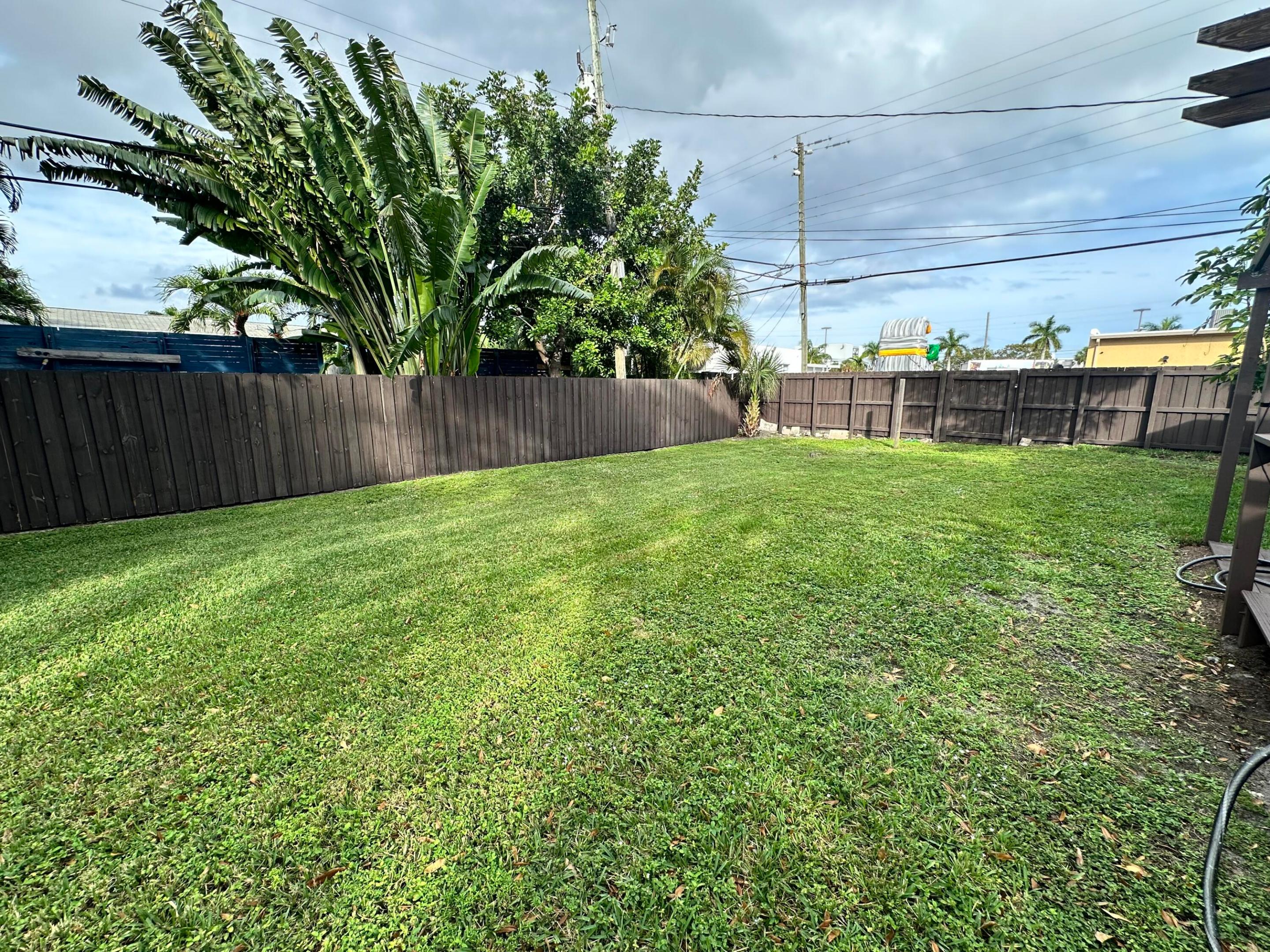 LLOYD ESTATES - Residential Lease