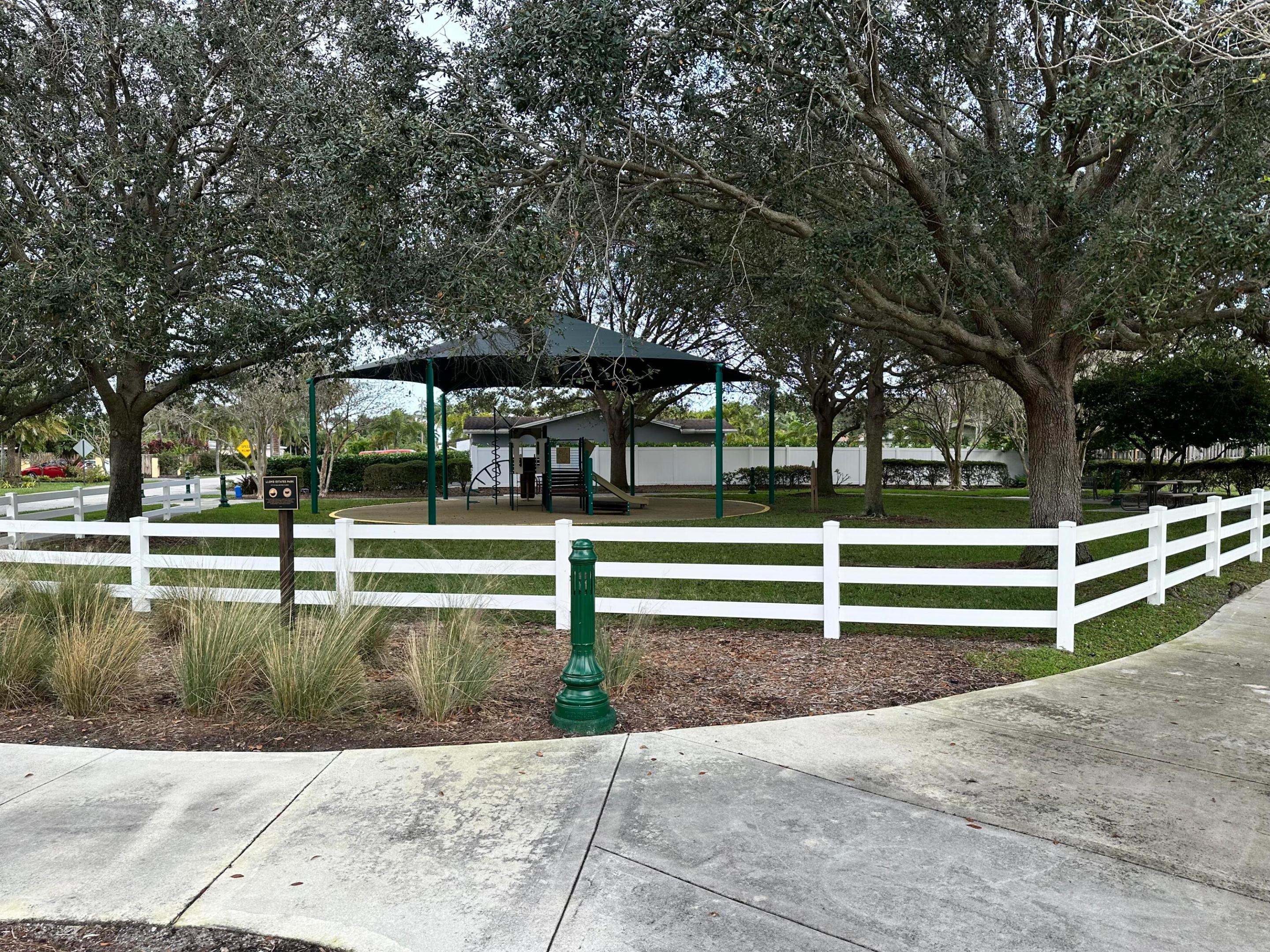 LLOYD ESTATES - Residential Lease