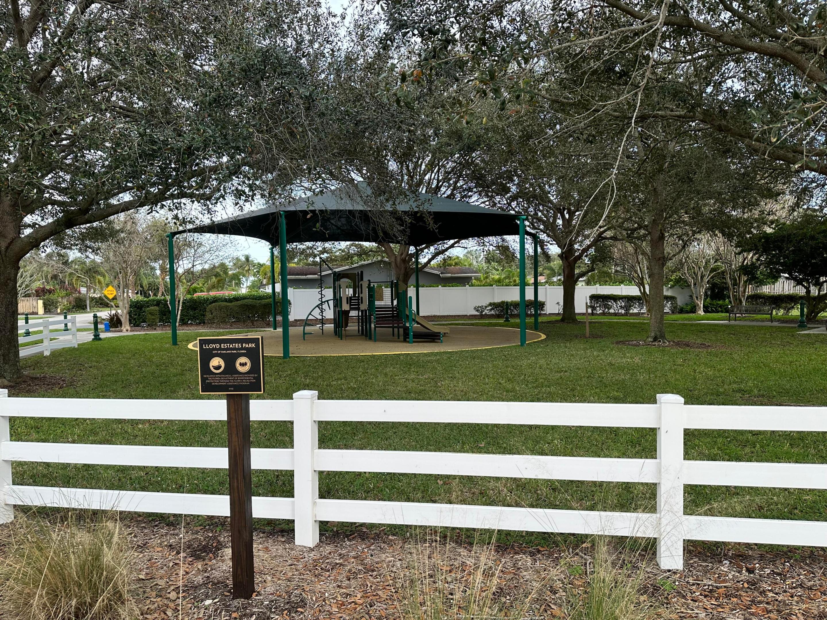 LLOYD ESTATES - Residential Lease