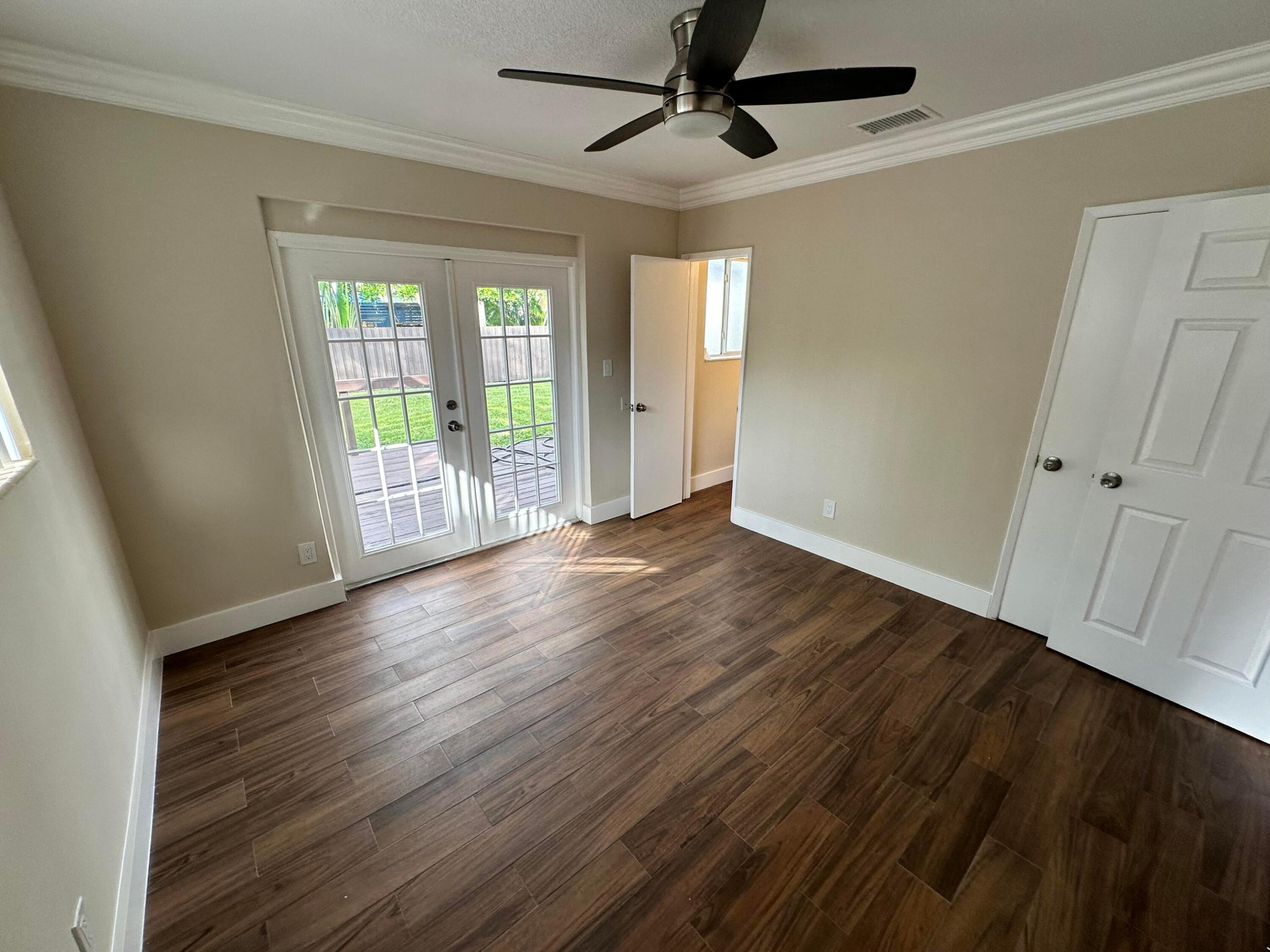 LLOYD ESTATES - Residential Lease