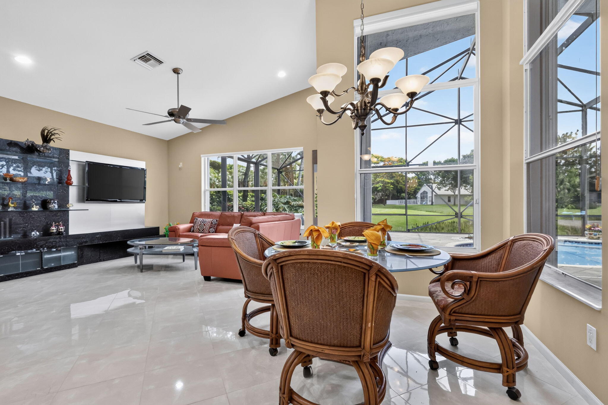 VALENCIA PALMS 2 - Residential