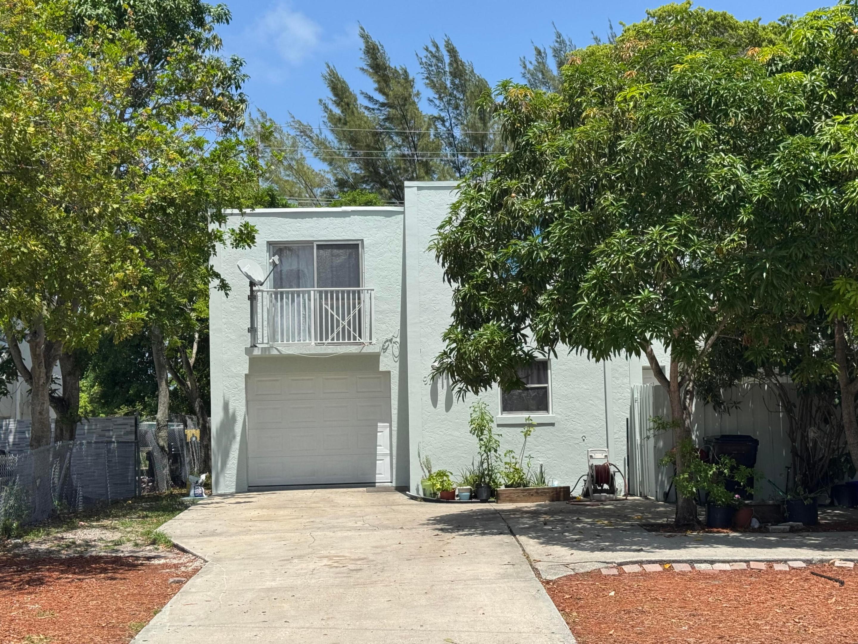 LAKE WORTH TOWN OF - Residential Income