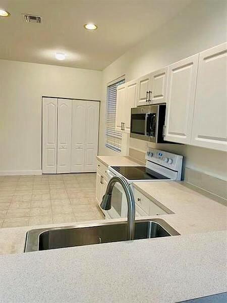 WELLINGTONS EDGE PAR 76 PH 2C - Residential Lease