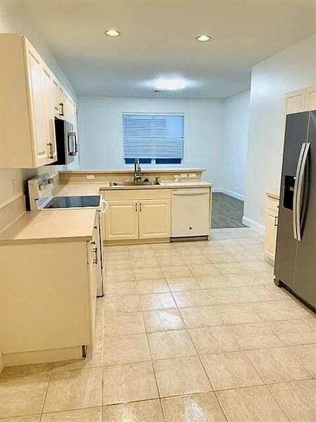 WELLINGTONS EDGE PAR 76 PH 2C - Residential Lease