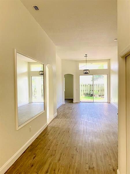 WELLINGTONS EDGE PAR 76 PH 2C - Residential Lease