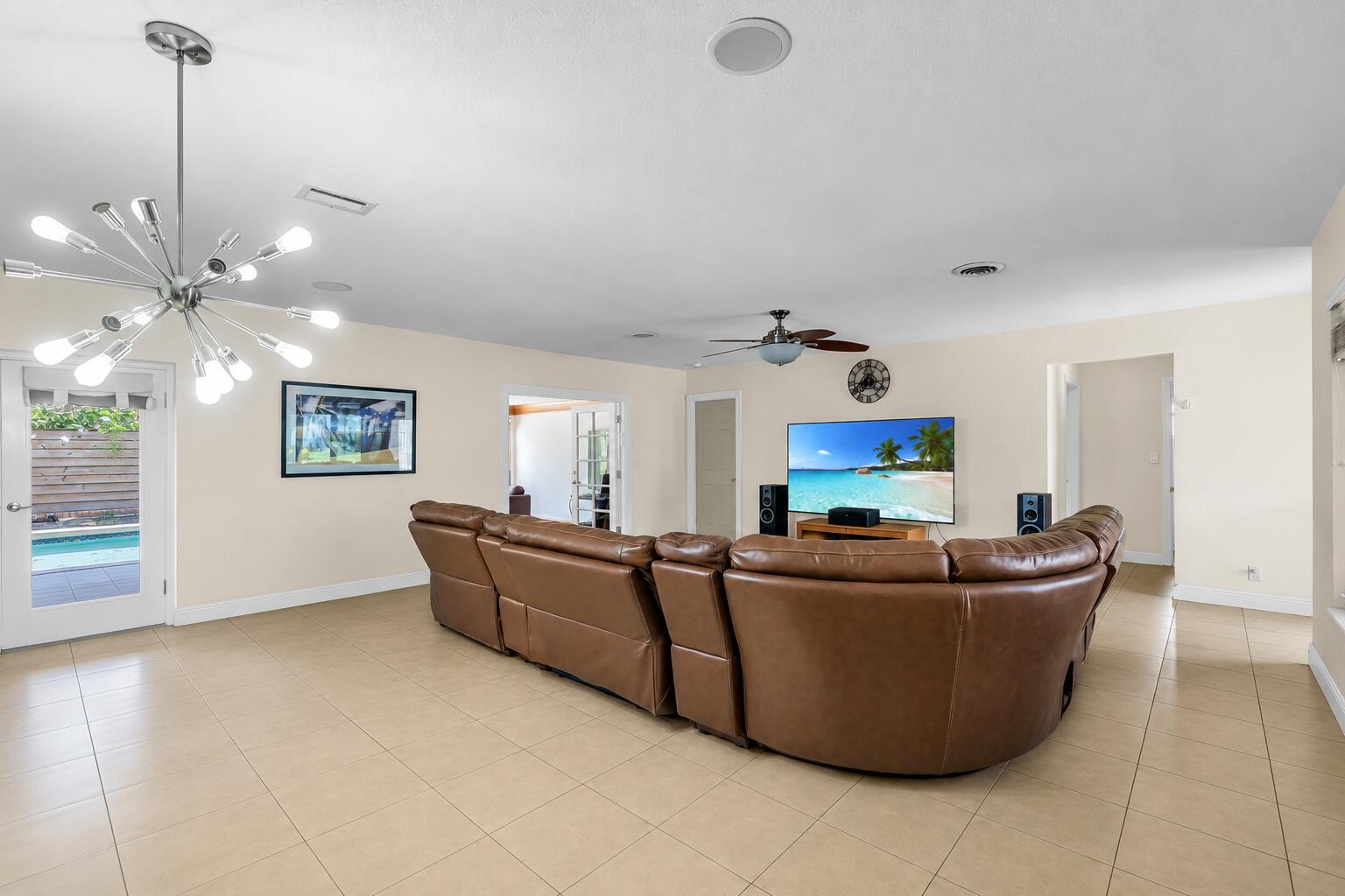 VENETIAN ISLES 3RD SEC - Residential