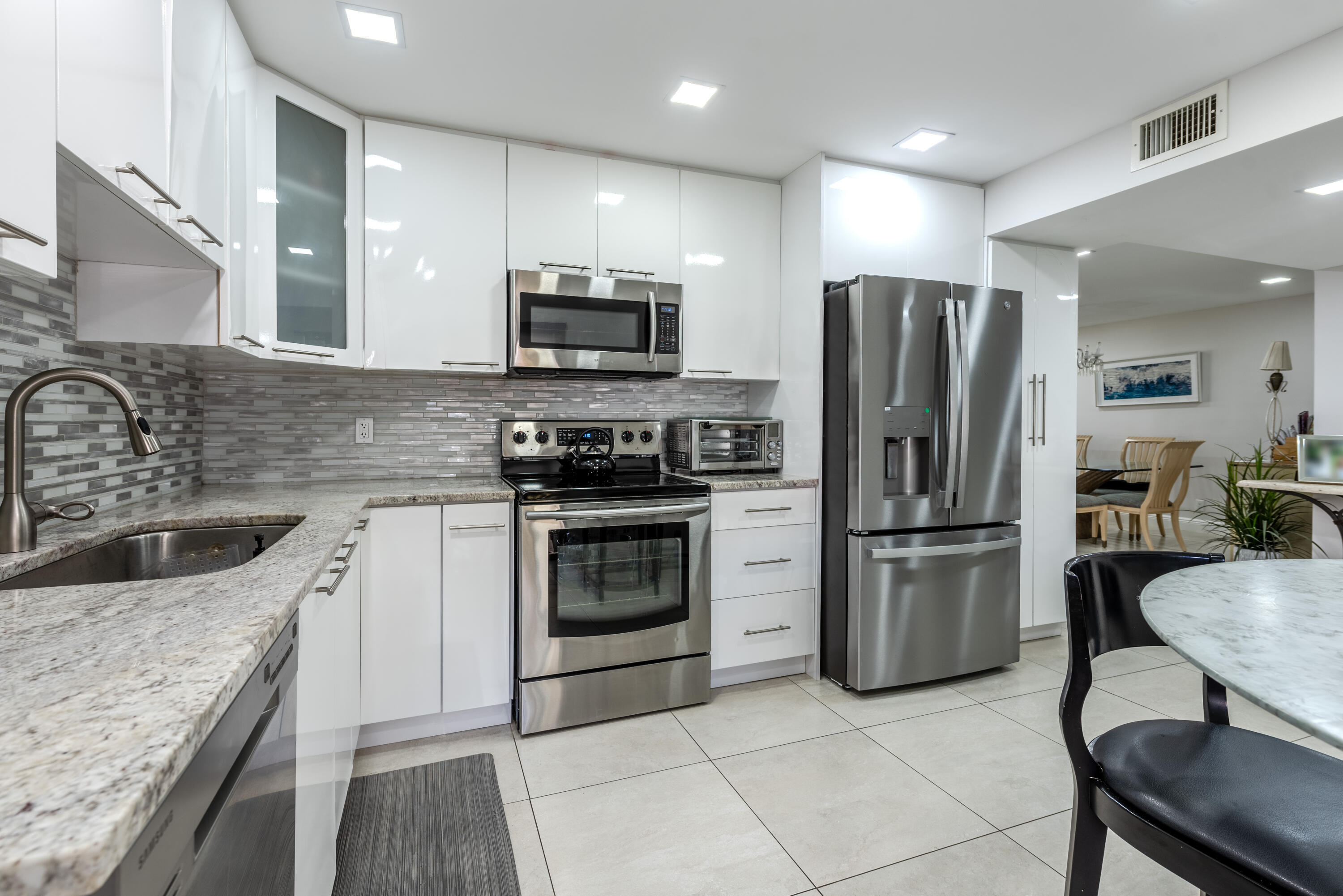 GLENEAGLES CONDO I - Residential Lease