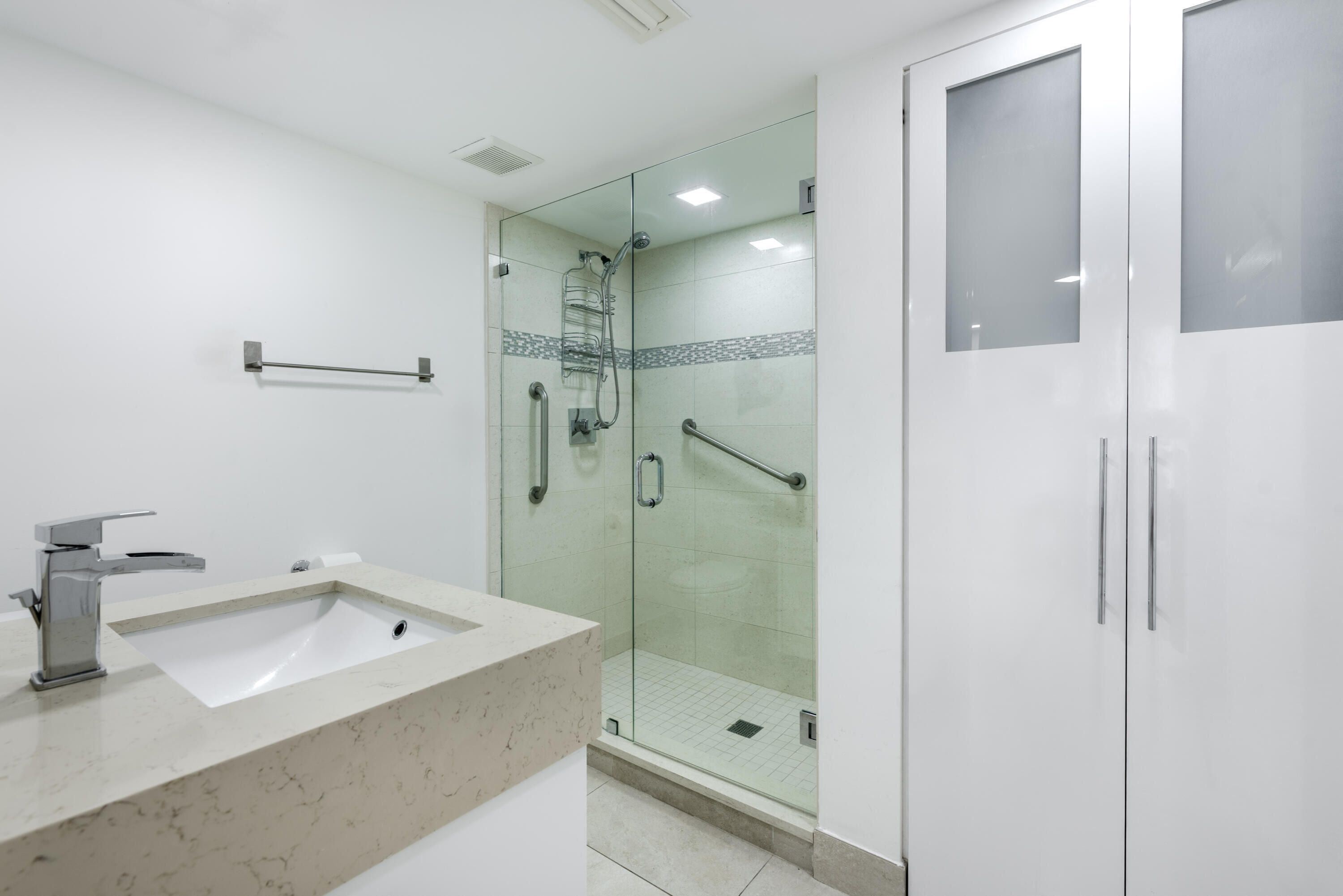 GLENEAGLES CONDO I - Residential Lease
