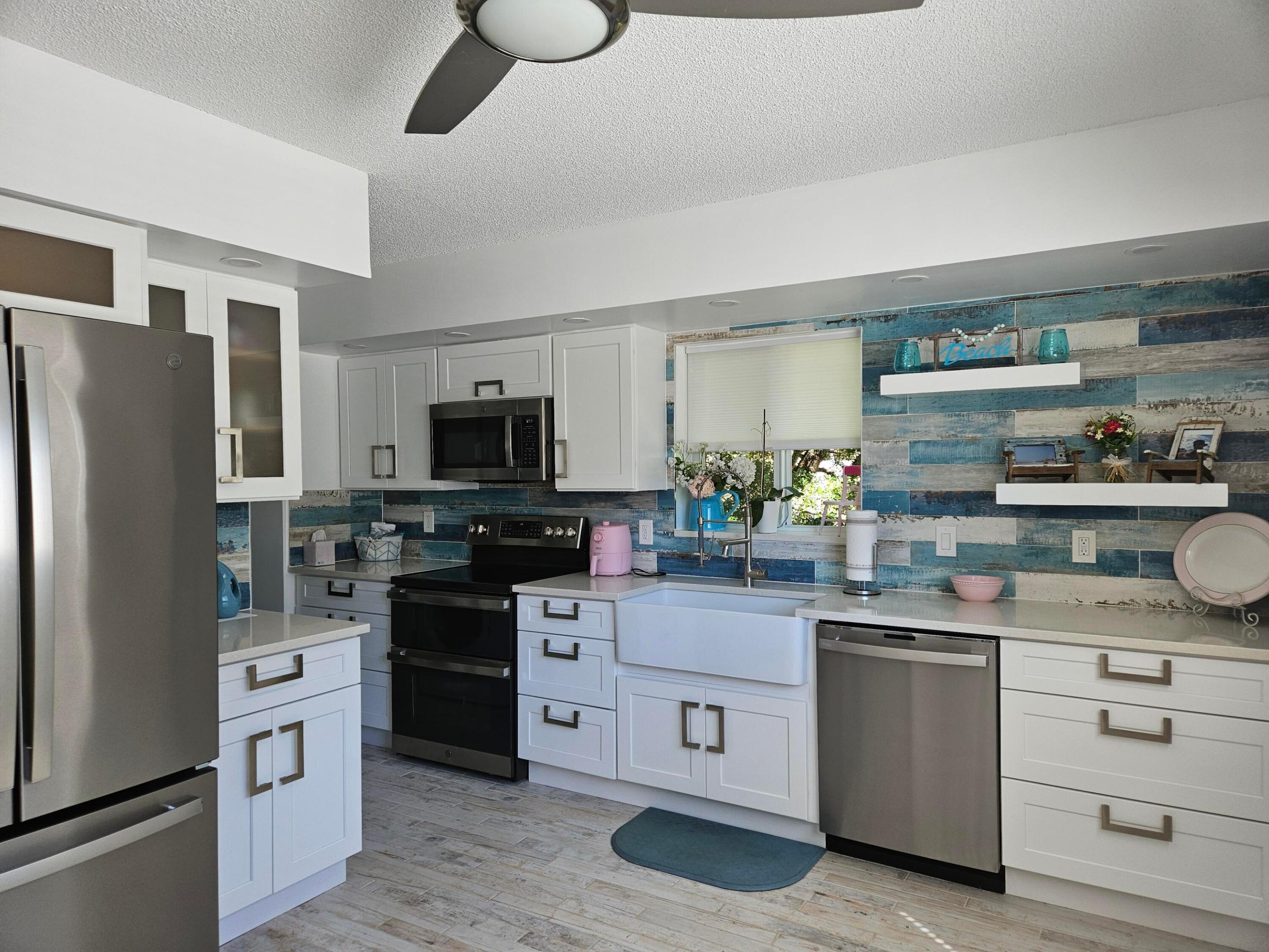 ANDROS VILLAGE E CONDO - Residential