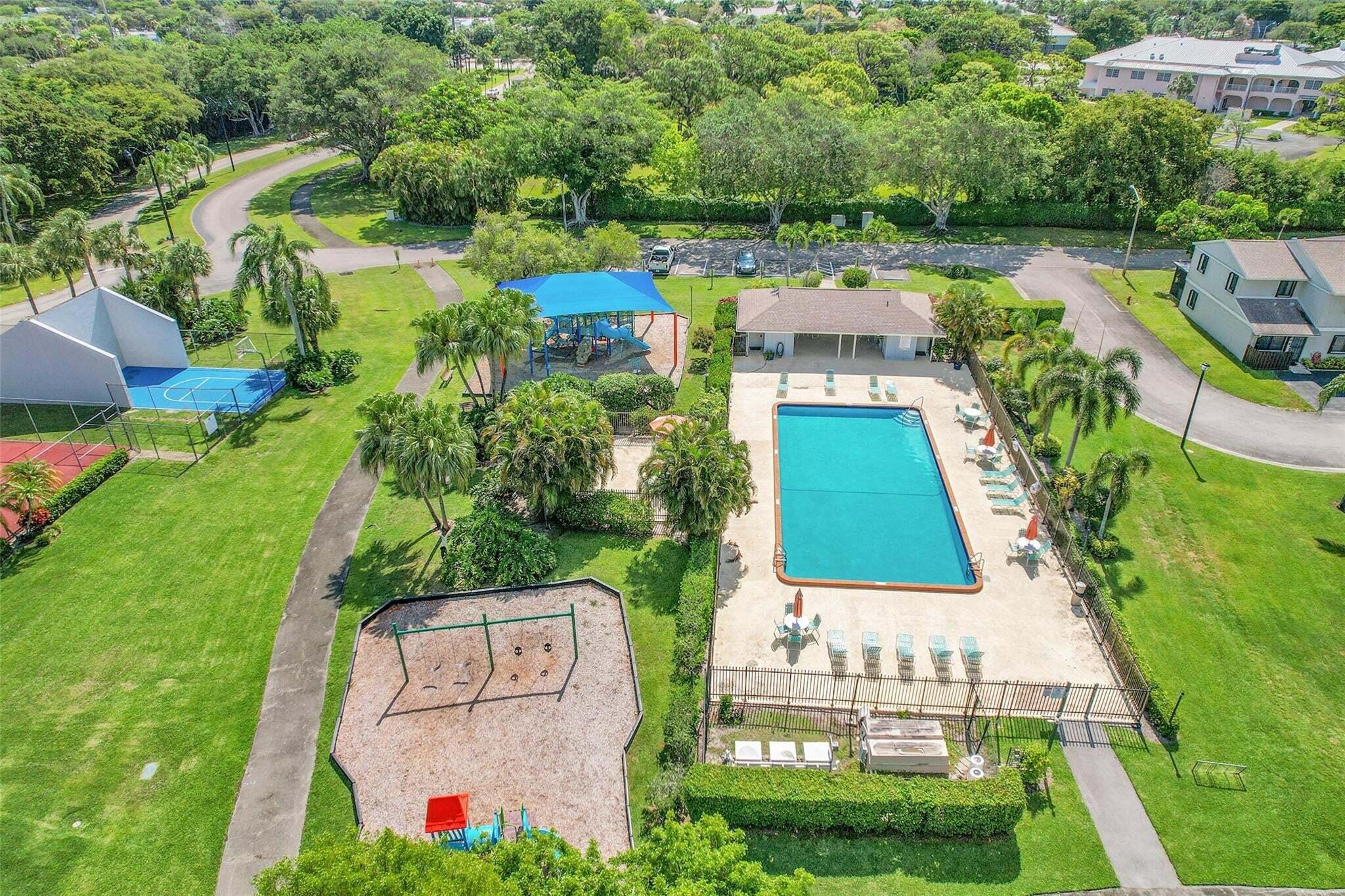 COUNTRY LAKE - Residential